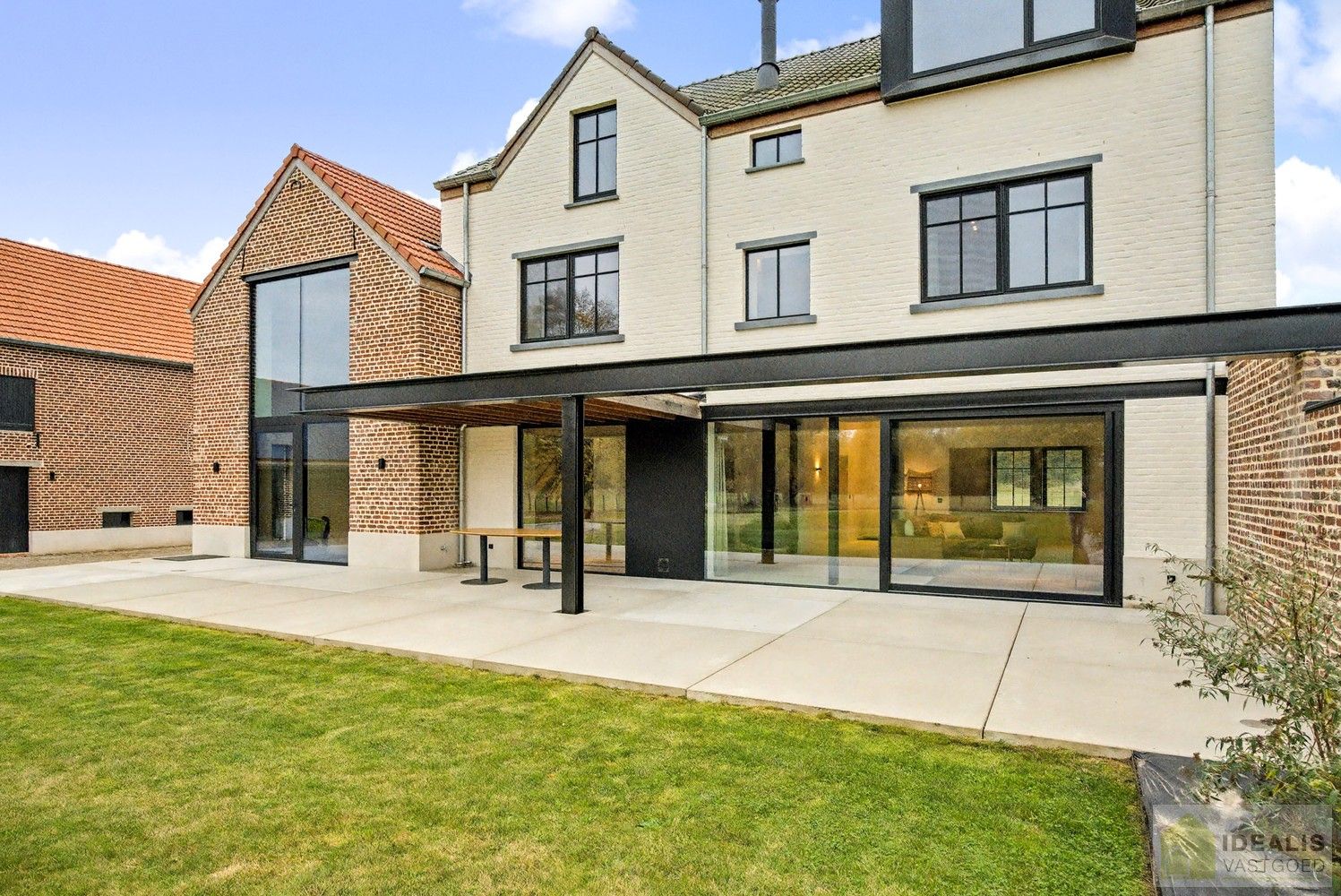 IDEALIS VASTGOED - EEN BIJZONDER HUIS, EEN BIJZONDERE LOCATIE, EEN UNIEKE KANS OM TE WONEN IN EEN AUTHENTIEK LANDHUIS MET EEN PRACHTIGE INRICHTING EN EEN HOOGWAARDDIGE AFWERKINGSGRAAD! foto 32