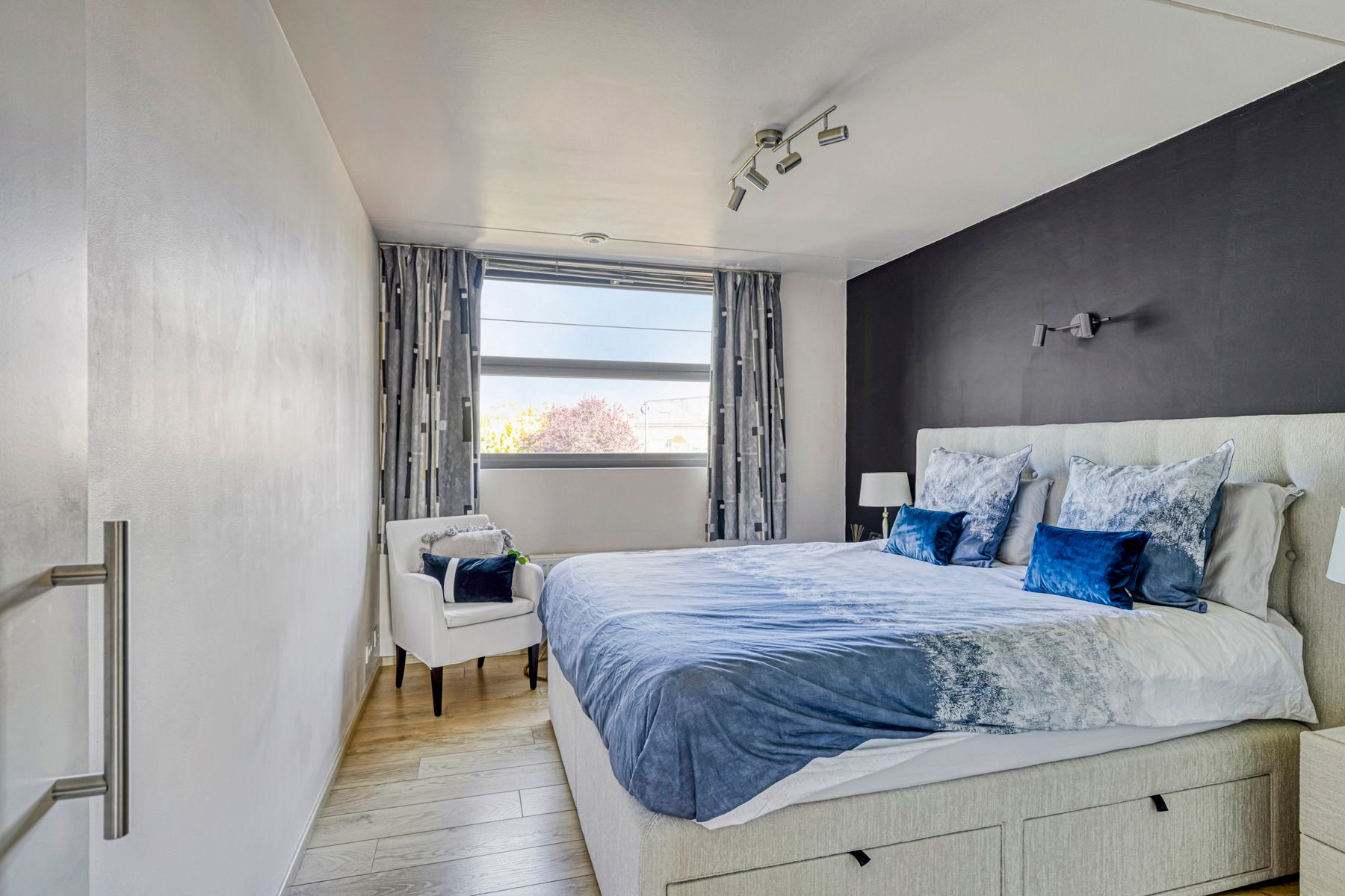 INSTAPKLARE FAMILIEWONING (4 SLAAPKAMERS + BUREAU) TE KOOP foto 17
