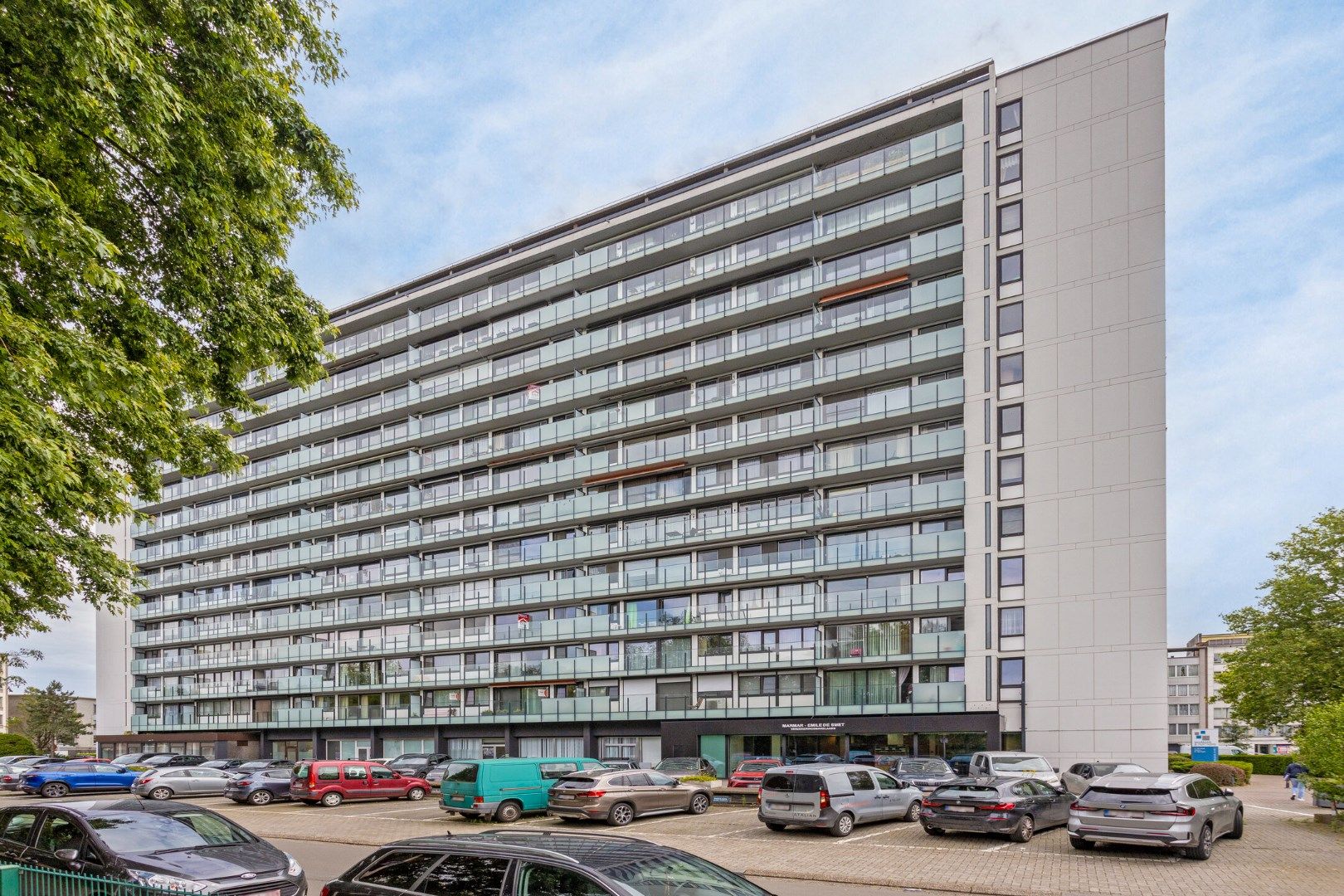 Riant appartement met 2 slpk en 2 parkeerplaatsen foto {{pictureIndex}}