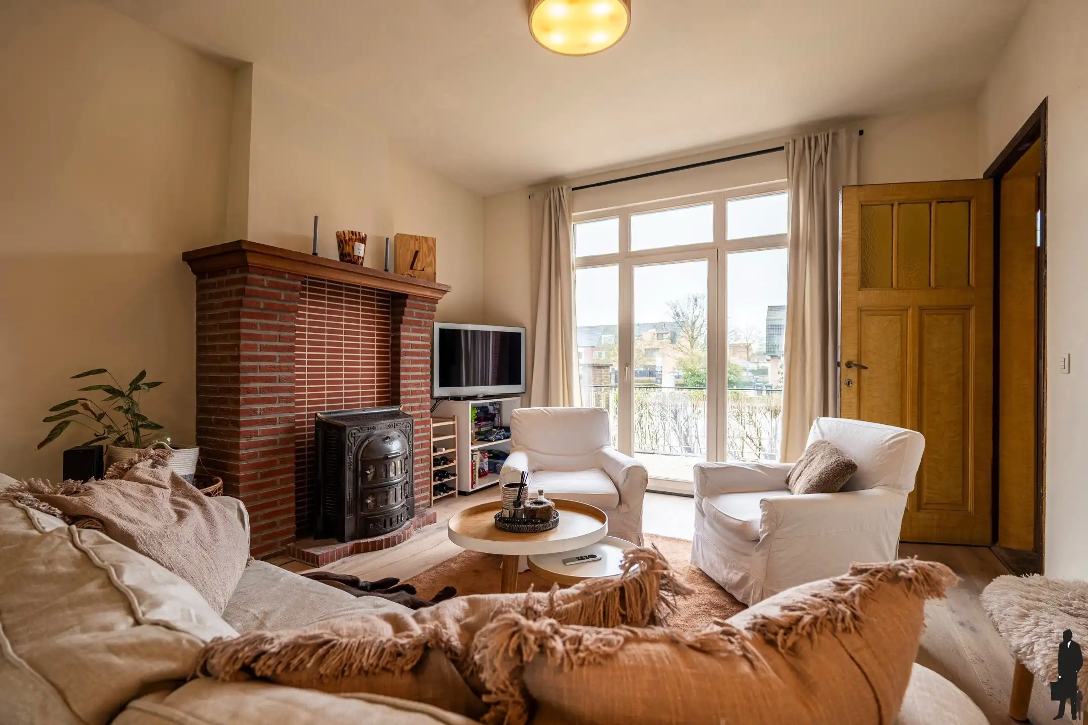 Authentiek gerenoveerd vrijstaand herenhuis te Zoersel! foto 4