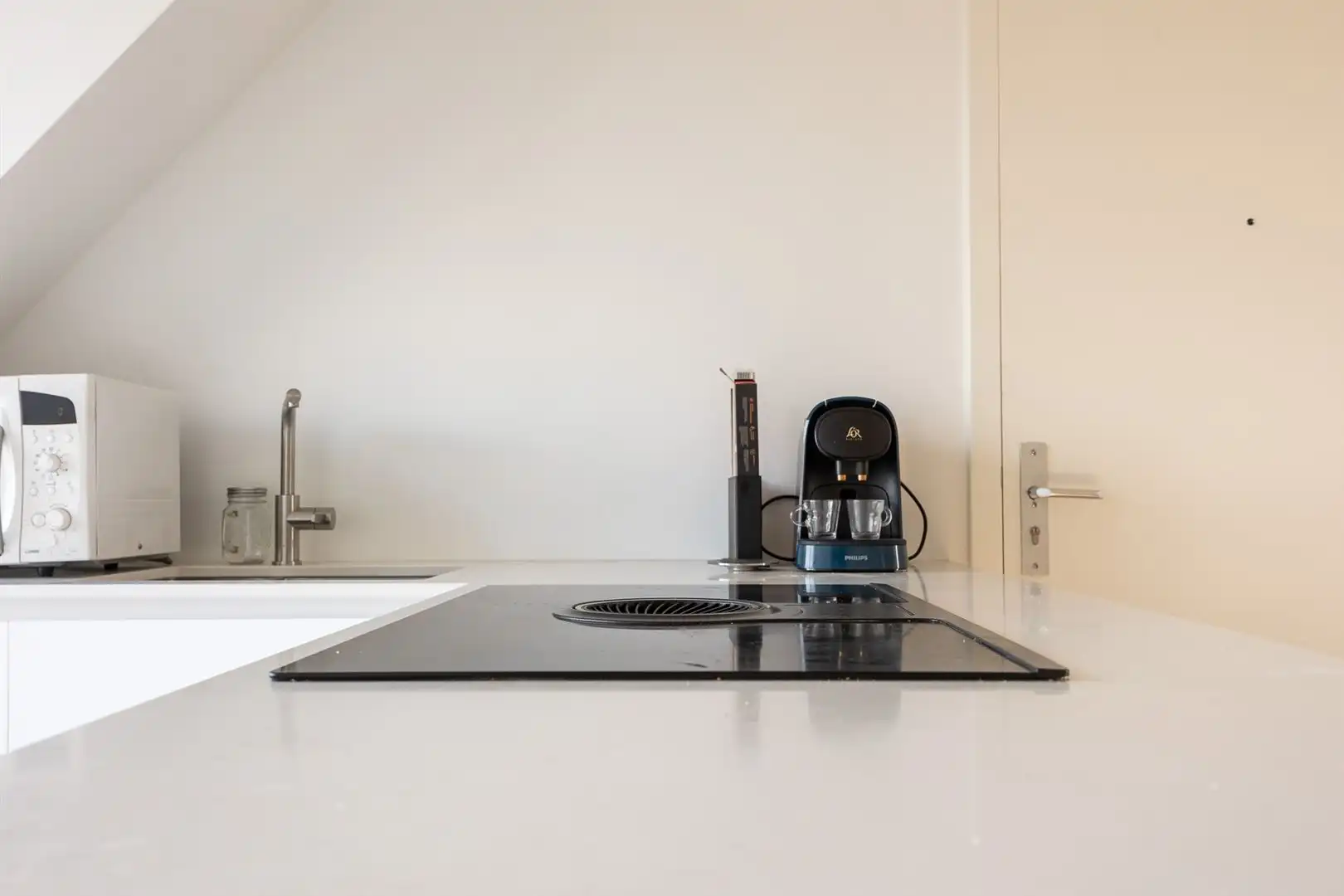 Lofty dakappartement met terras foto 10