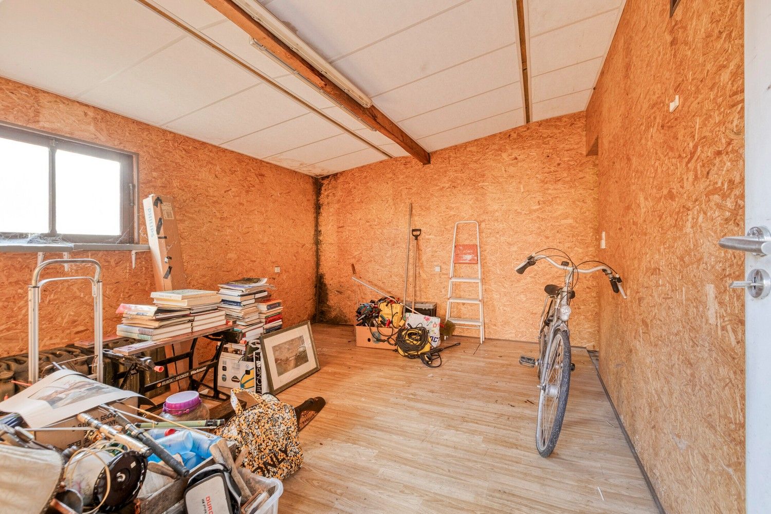 Te renoveren rijwoning met veel potentieel in hartje Genk foto 28