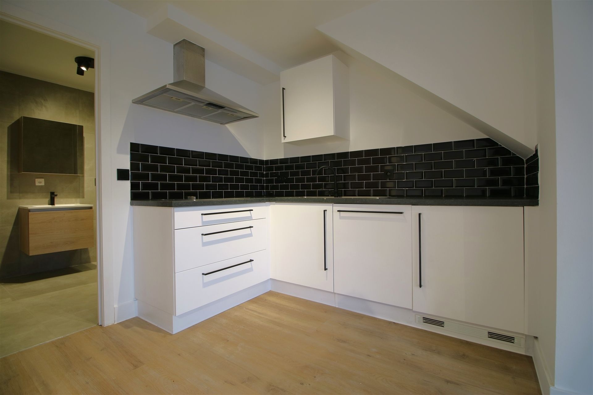 Prachtig vernieuwd éénkamerappartement foto 7