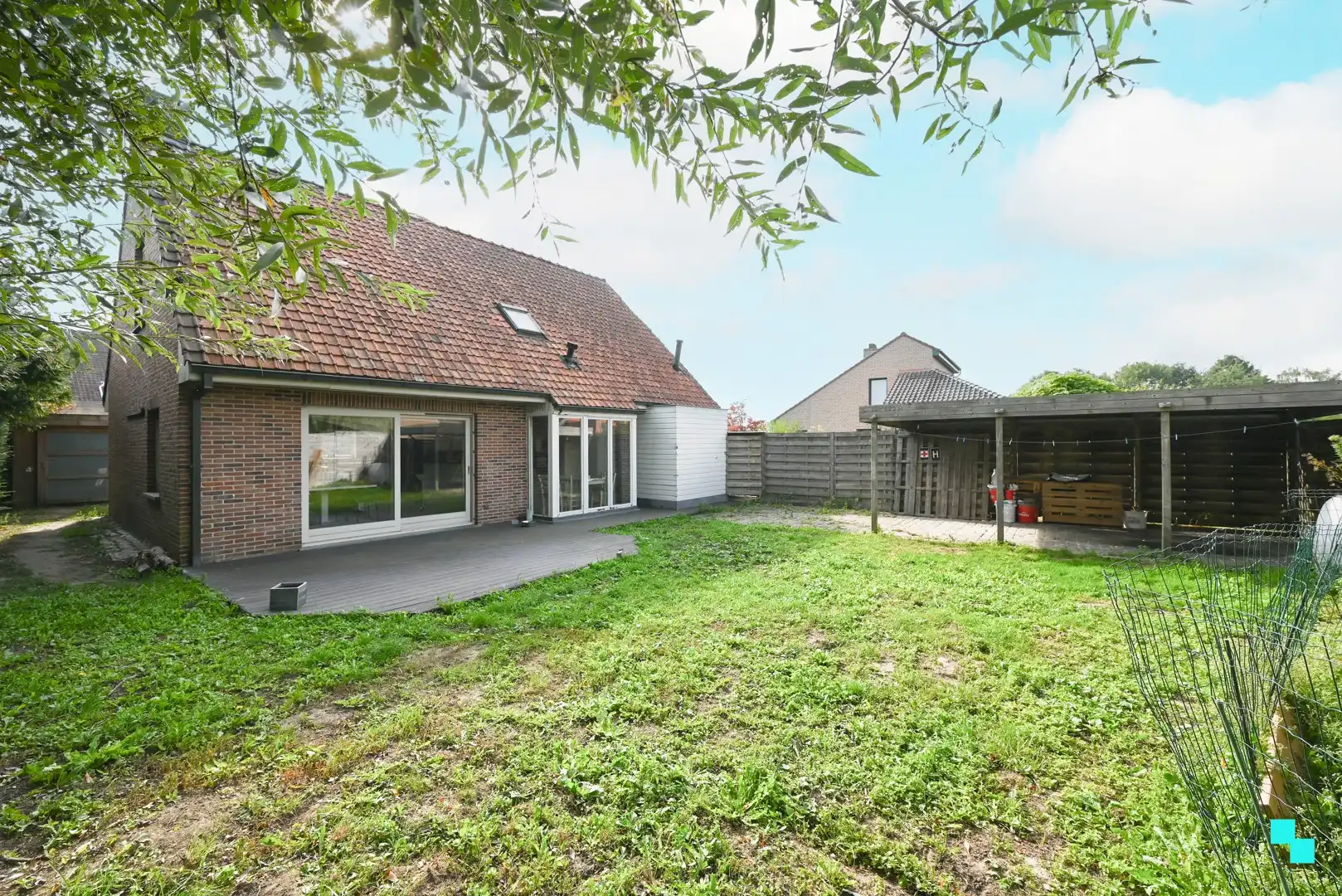 Alleenstaande, te renoveren villa in residentiële buurt foto 5