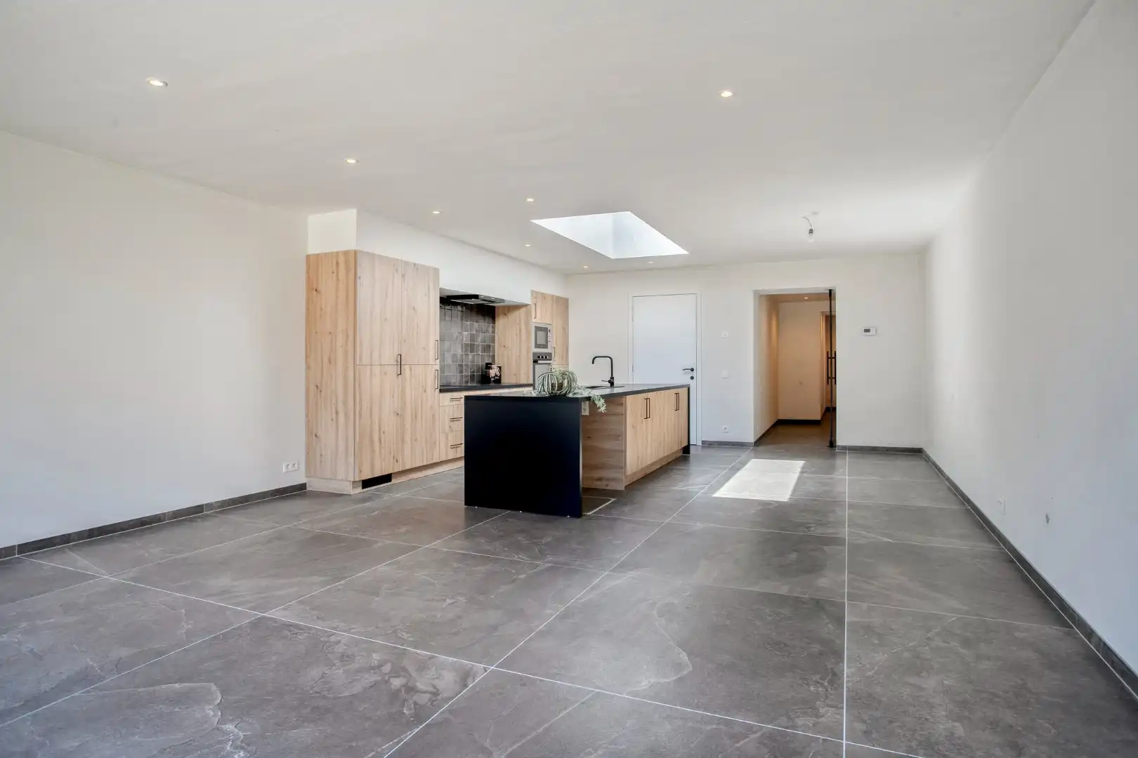 Ruime, gerenoveerde instapklare woning in Lauwe! foto 3