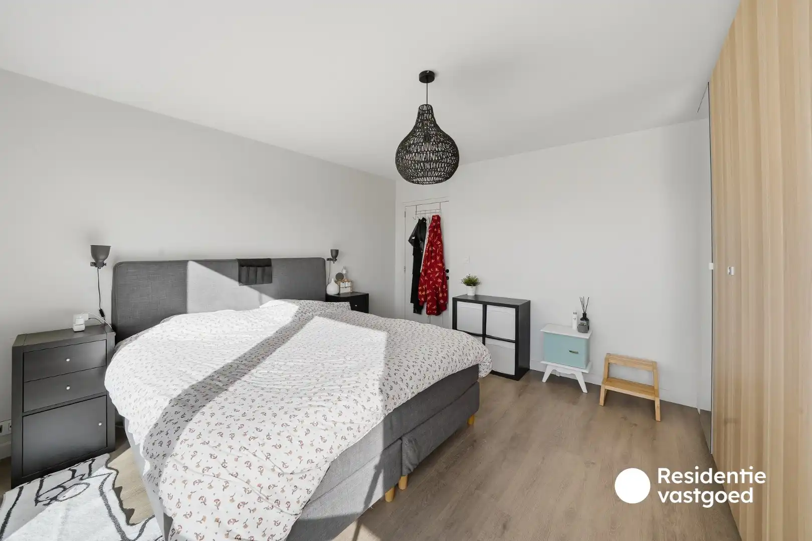 Instapklare woning met dubbele garage, 3 kamers en zongerichte buitenruimtes foto 16
