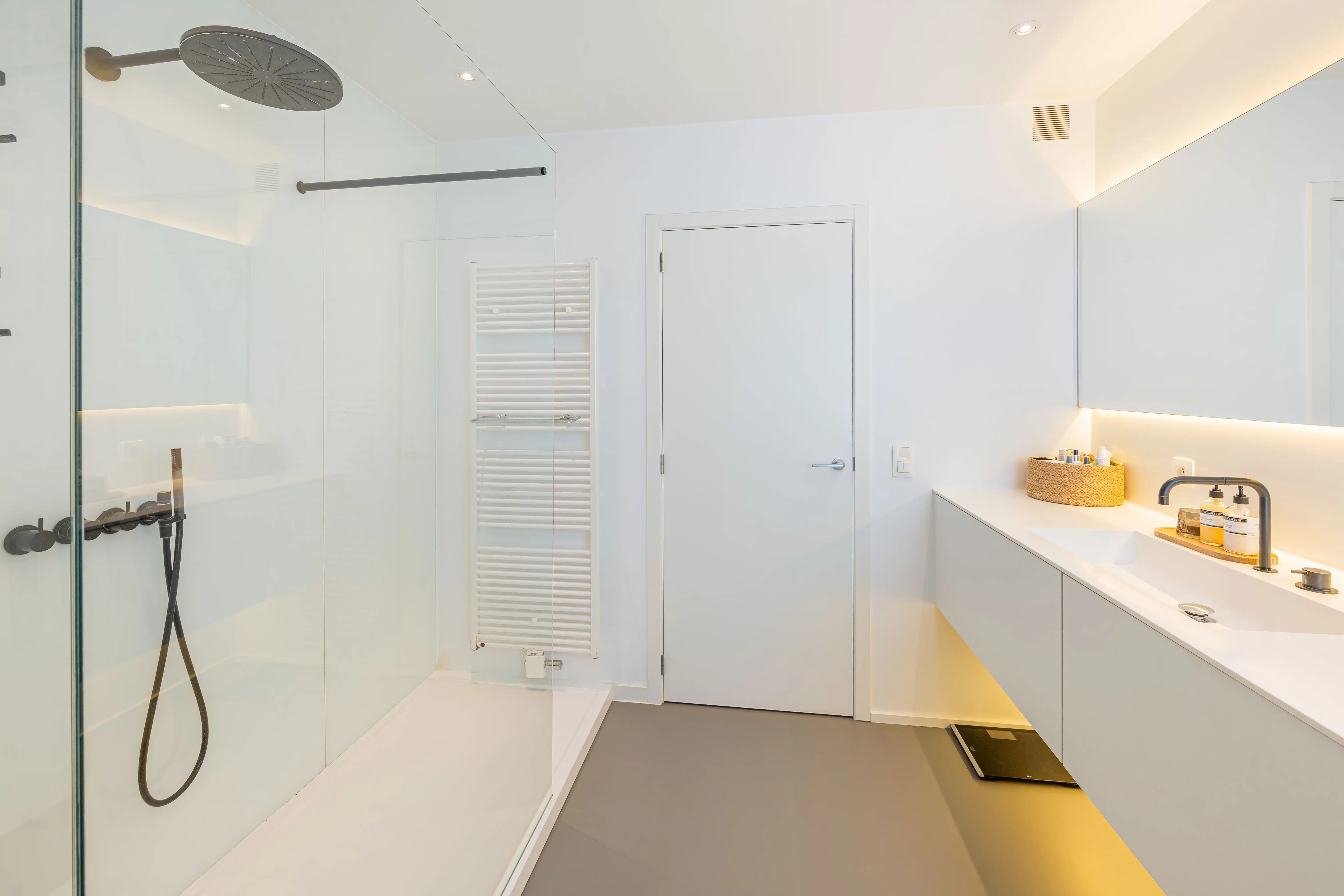 High-end penthouse met zicht op het water foto 10
