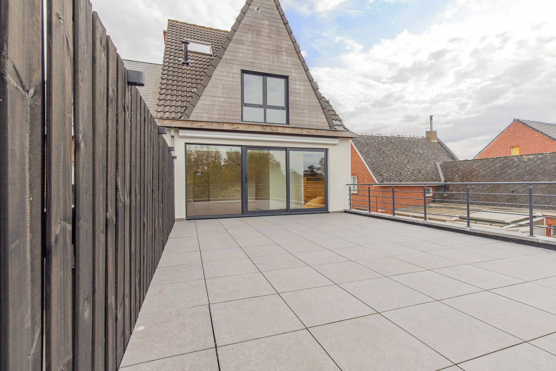 Goed gelegen appartement met ruim terras foto 6