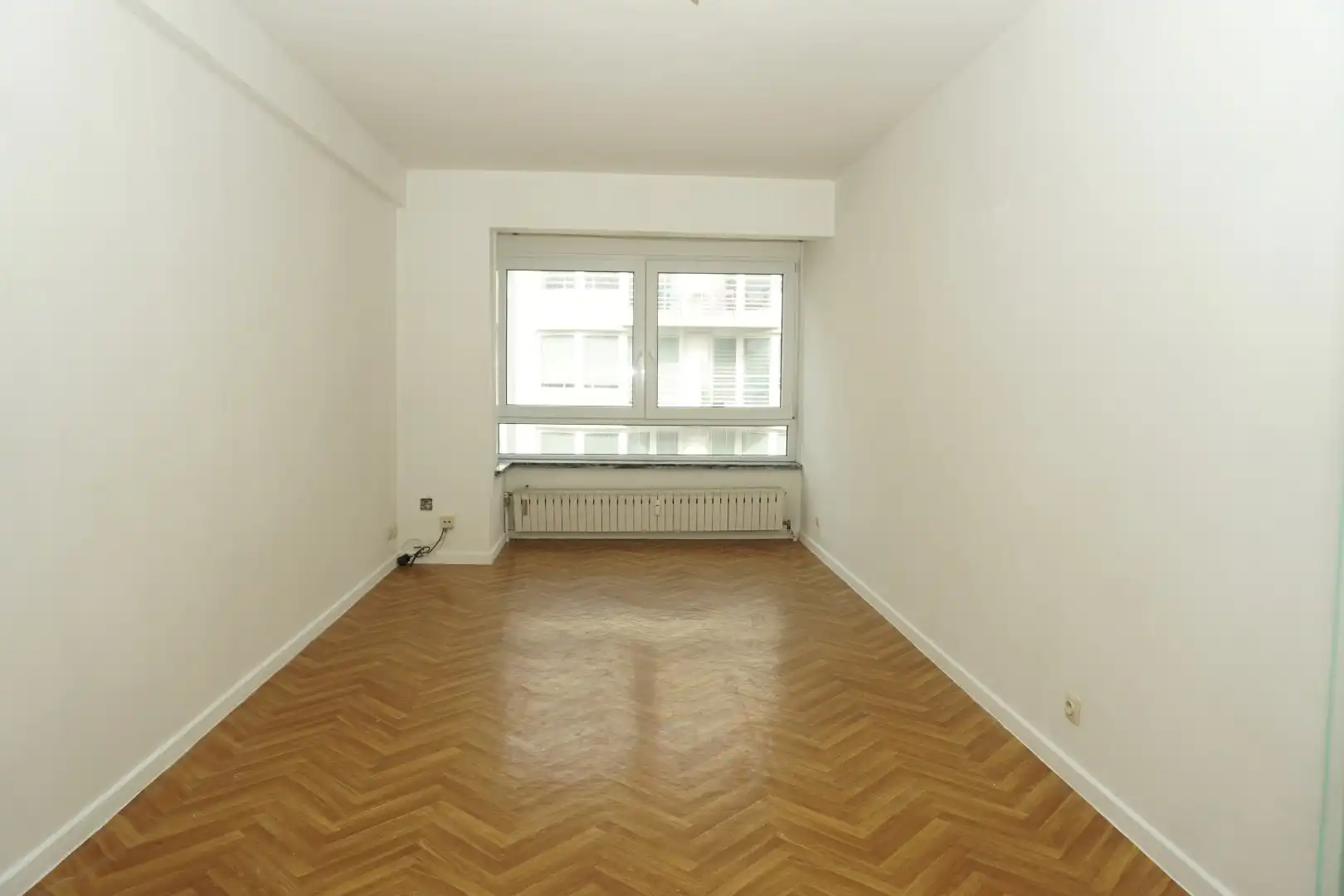 ONGEMEUBELD 1 SLP APP. GELEGEN KONINGSSTRAAT foto 4