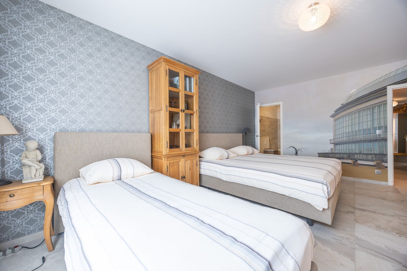 Stijlvol en ruim appartement met 1 slpk pal aan het strand foto 9