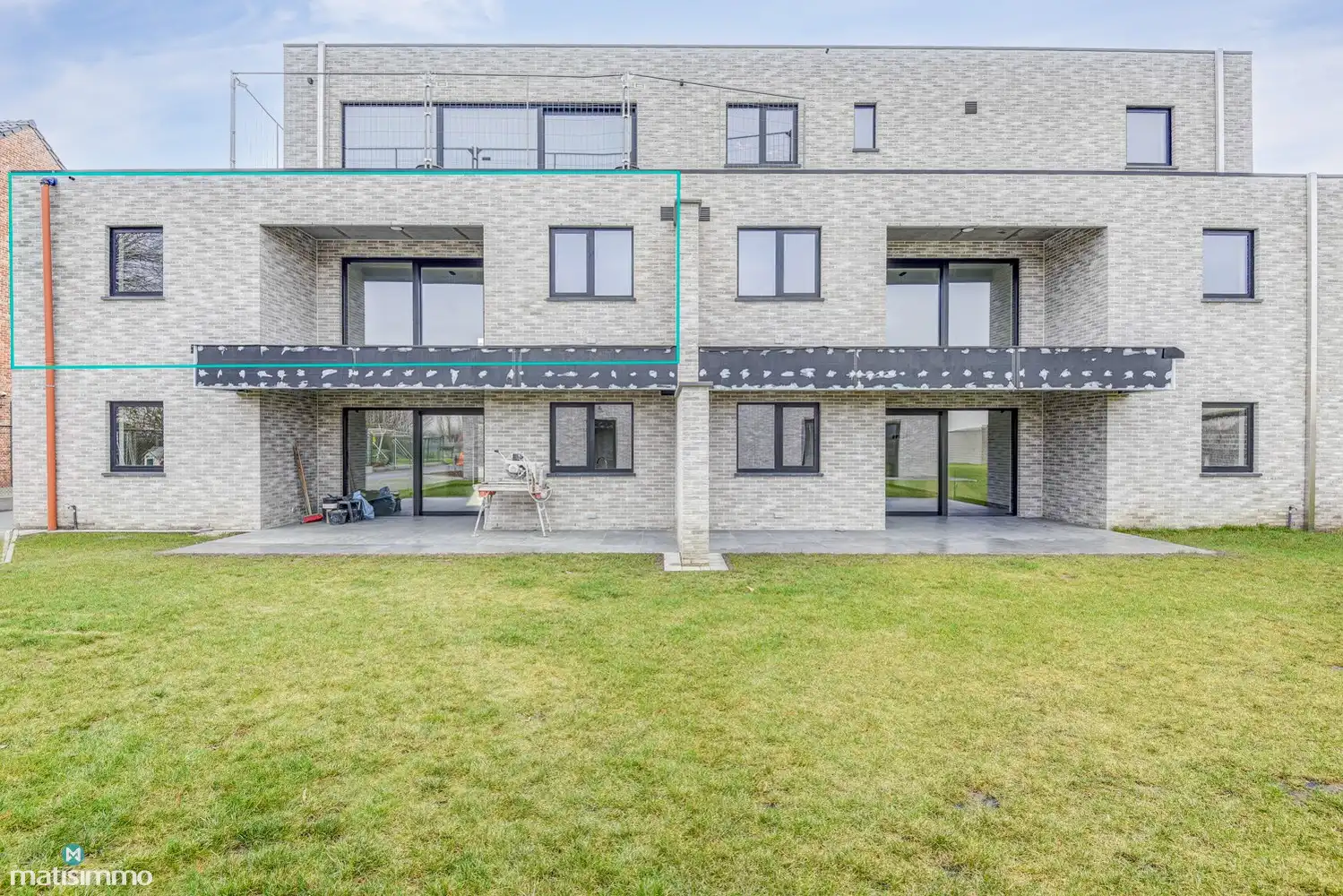 RUIM NIEUWBOUW APPARTEMENT MET 2 SLAAPKAMERS, OVERDEKT TERRAS, GARAGE, AUTOSTAANPLAATS EN KELDERBERGING TE BEVERST foto 22