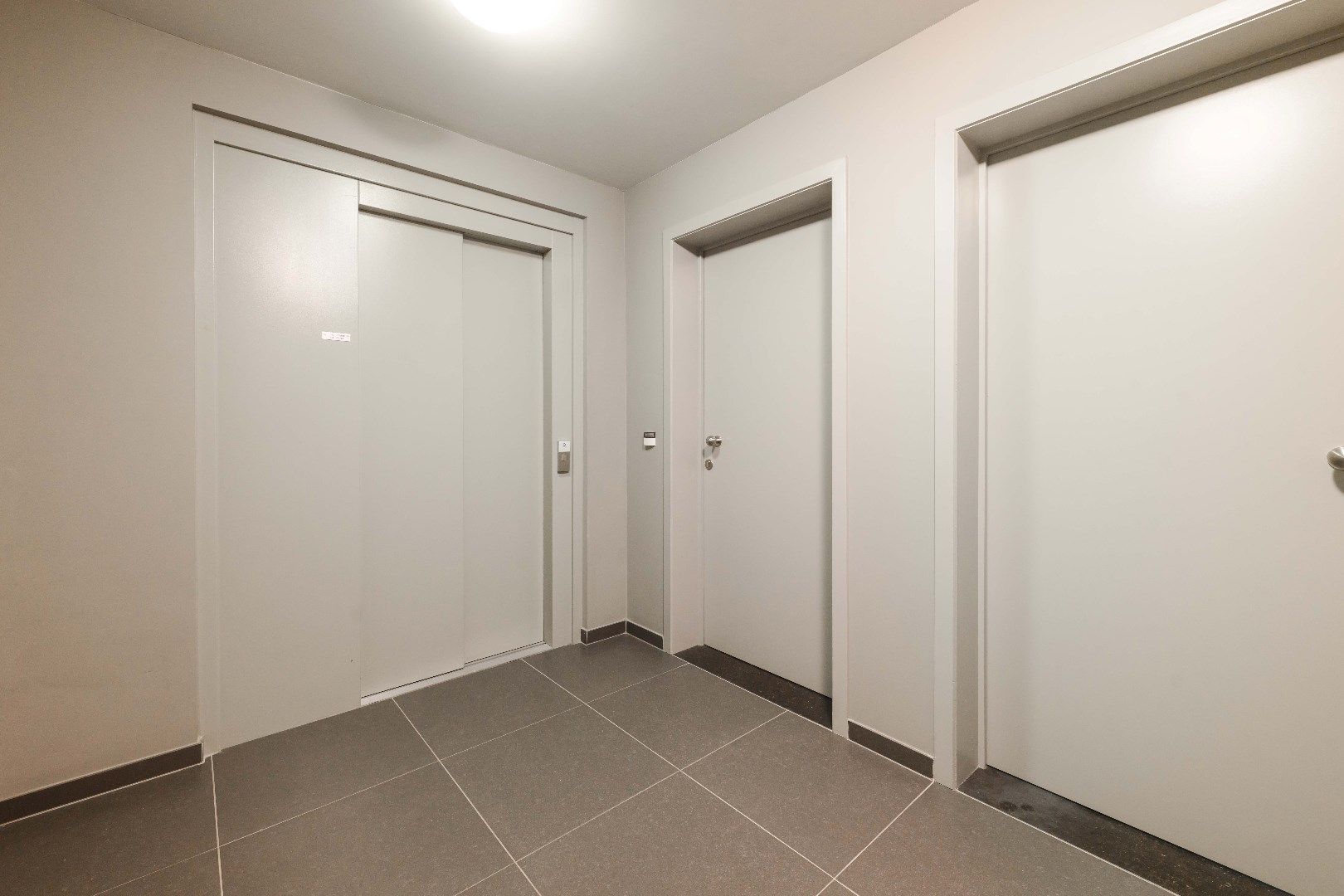 PRACHTIG INSTAPKLAAR APPARTEMENT | 2 SLPKS | INCL GARAGE foto 16