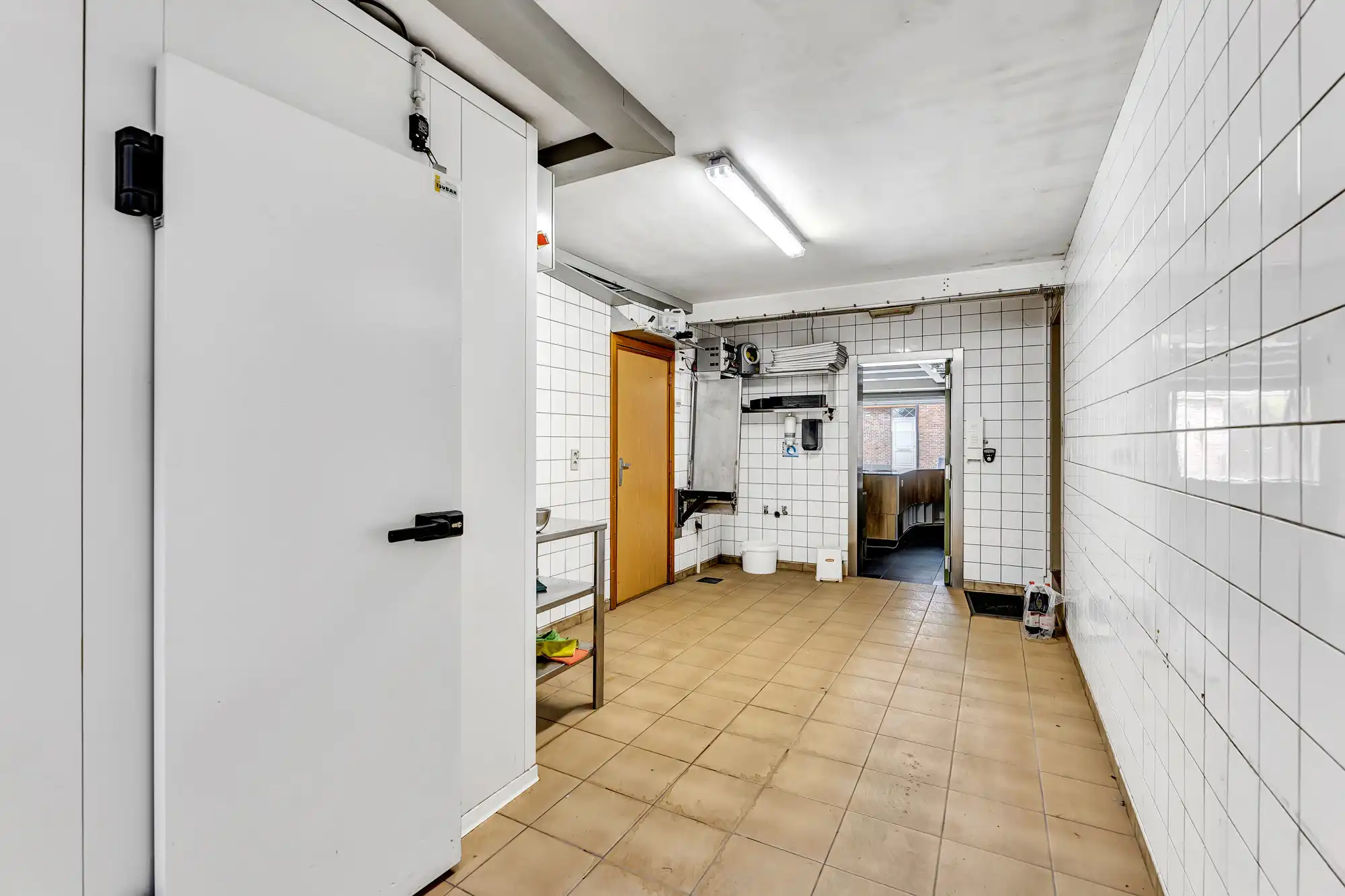 Handelswoning met ruime garage foto 19