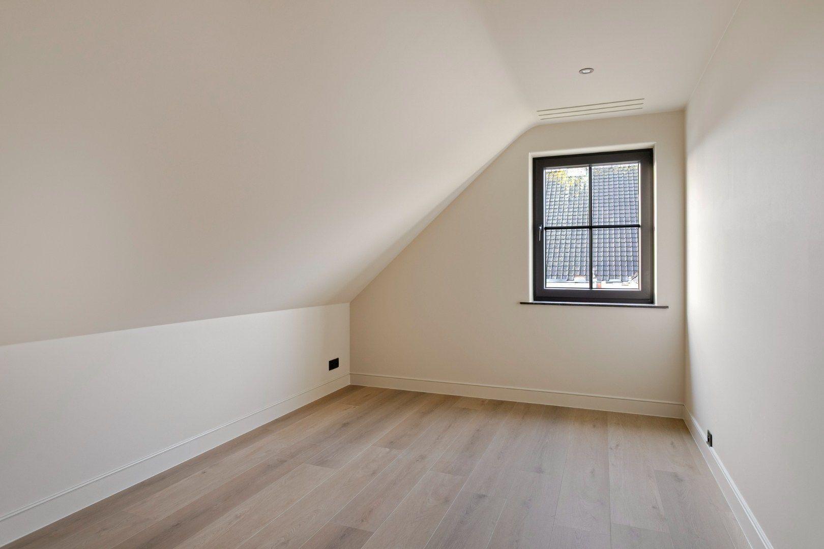 Compleet gerenoveerde villa met 3 slks, aangelegde tuin in een doodlopende straat. foto 12