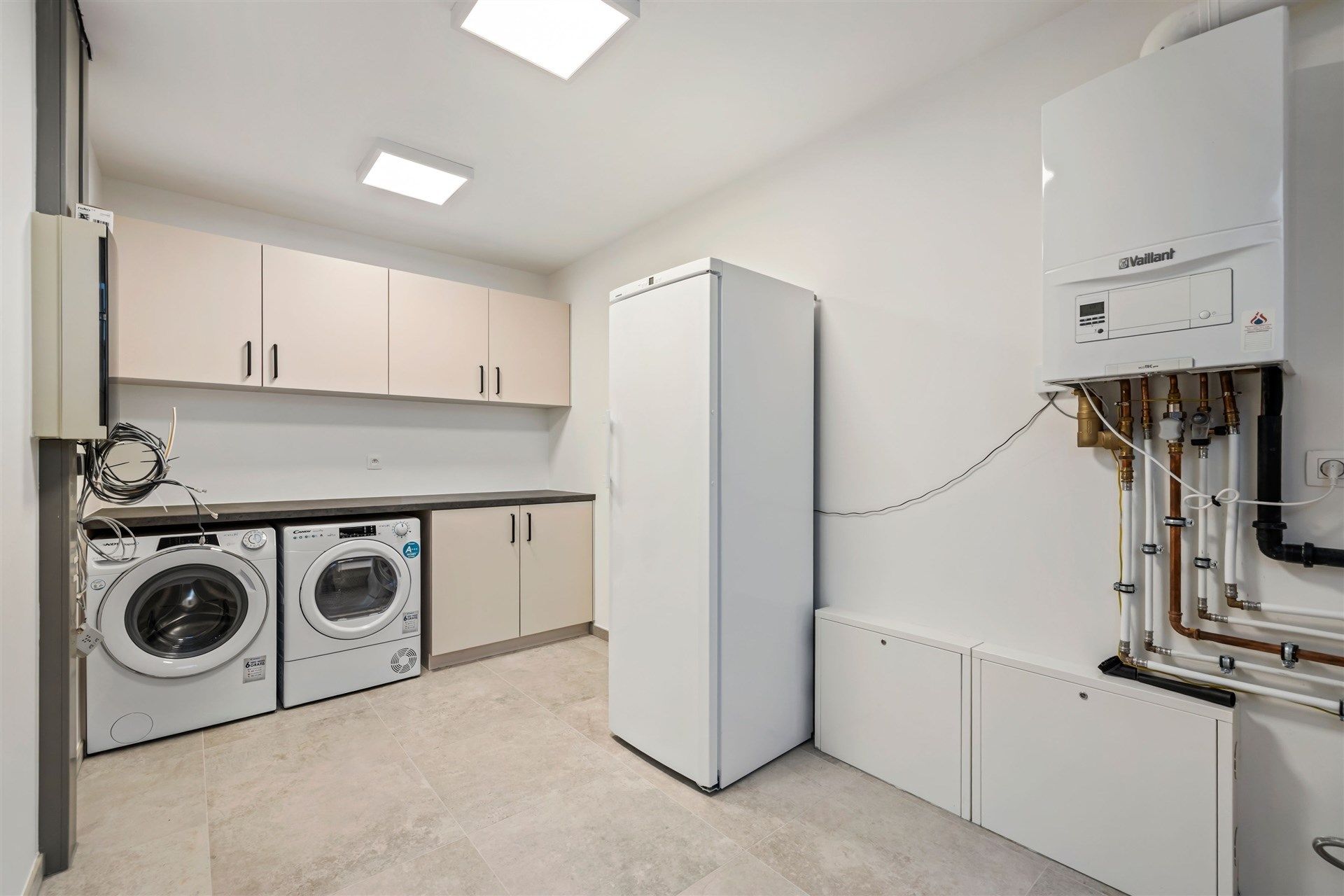 Uitzonderlijk ruim duplex appartement met loft allures in het hartje Sint-Niklaas (220m²) foto 24