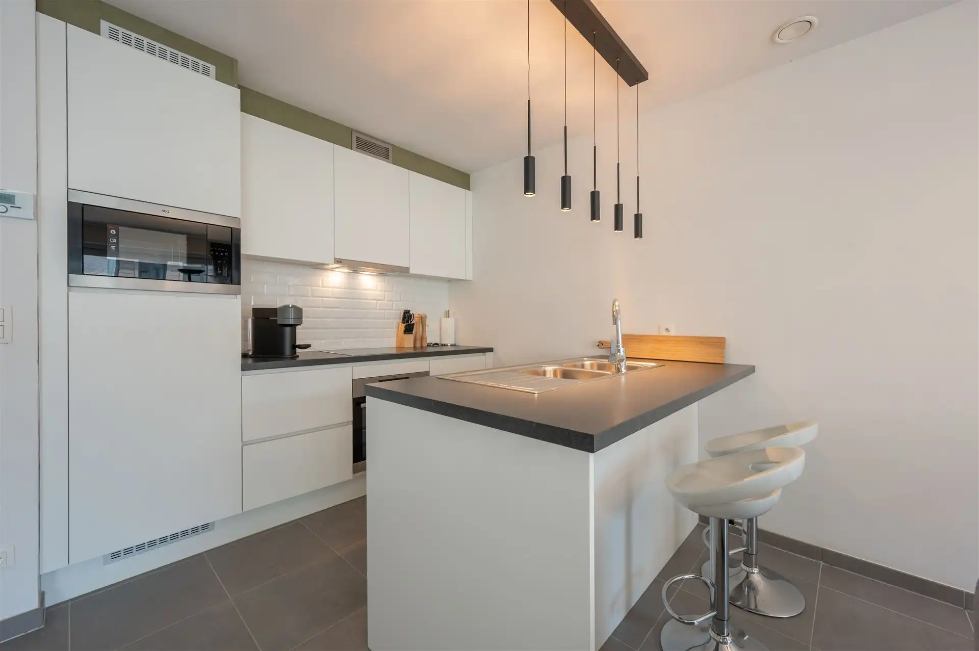 Gemeubeld appartement met 2 slaapkamers en ruim terras. foto 10