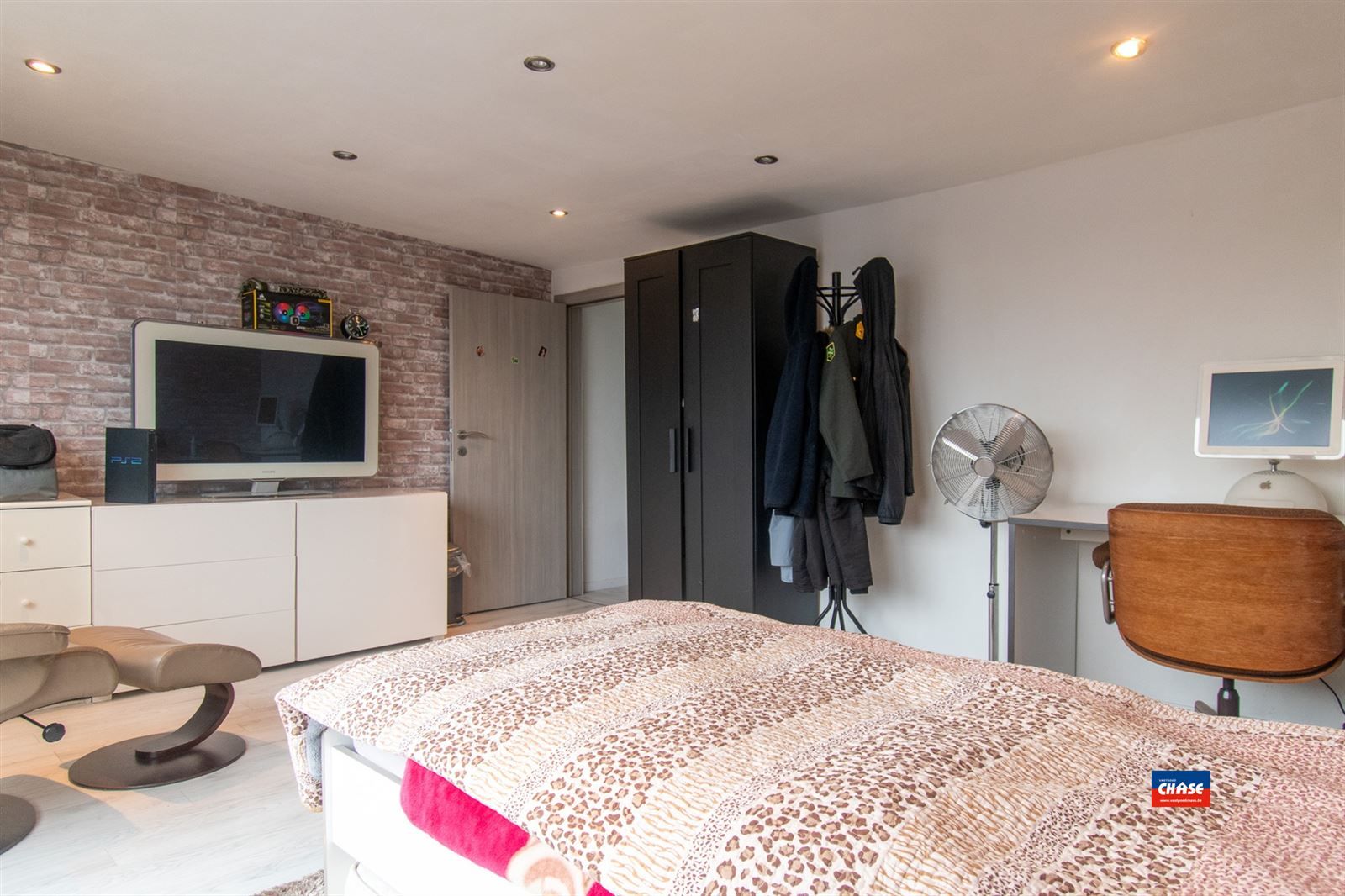 Gezinswoning met vier slaapkamers en tuin foto 13