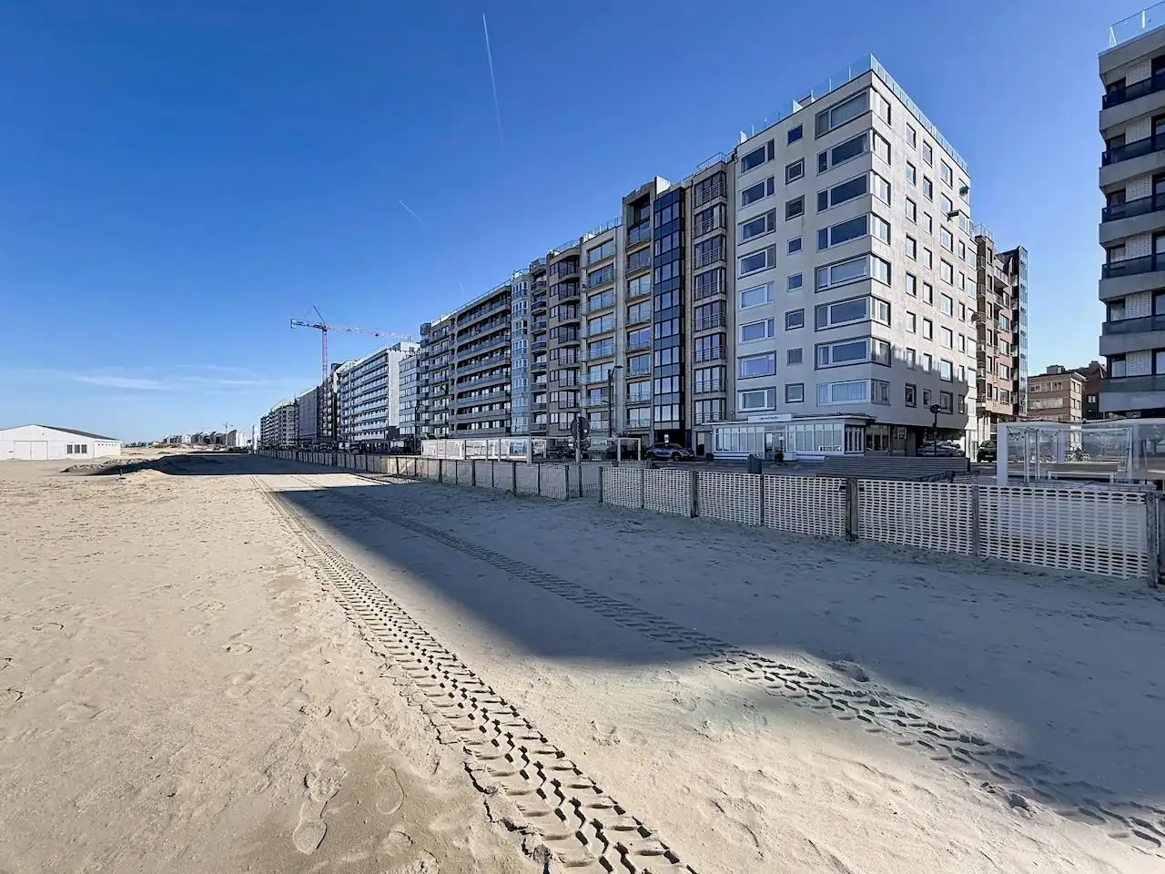 Perfect gerenoveerd appartement met ruim terras en zijdelings zeezicht foto 17
