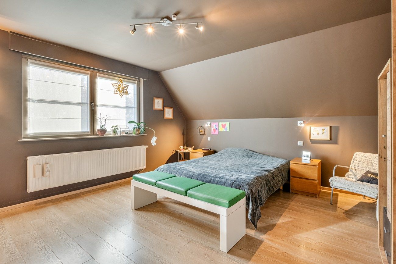 Instapklare open bebouwing met 4 slaapkamers en 2 badkamers foto 18
