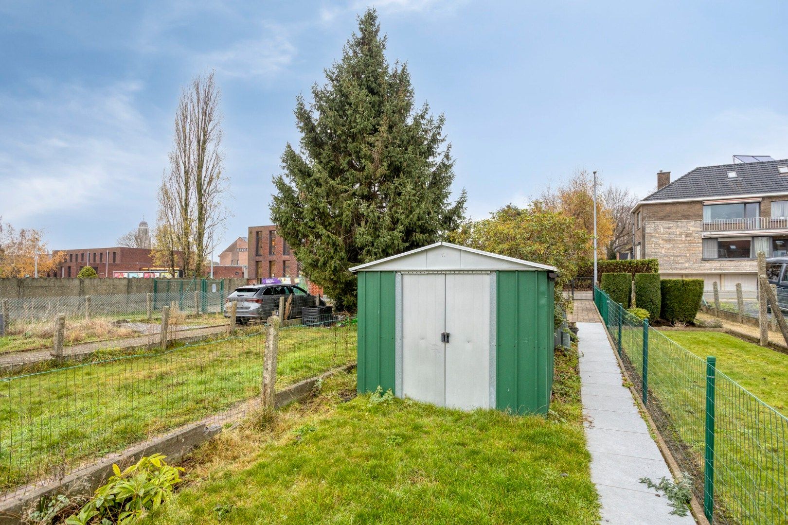 Goedgelegen rijwoning foto 13