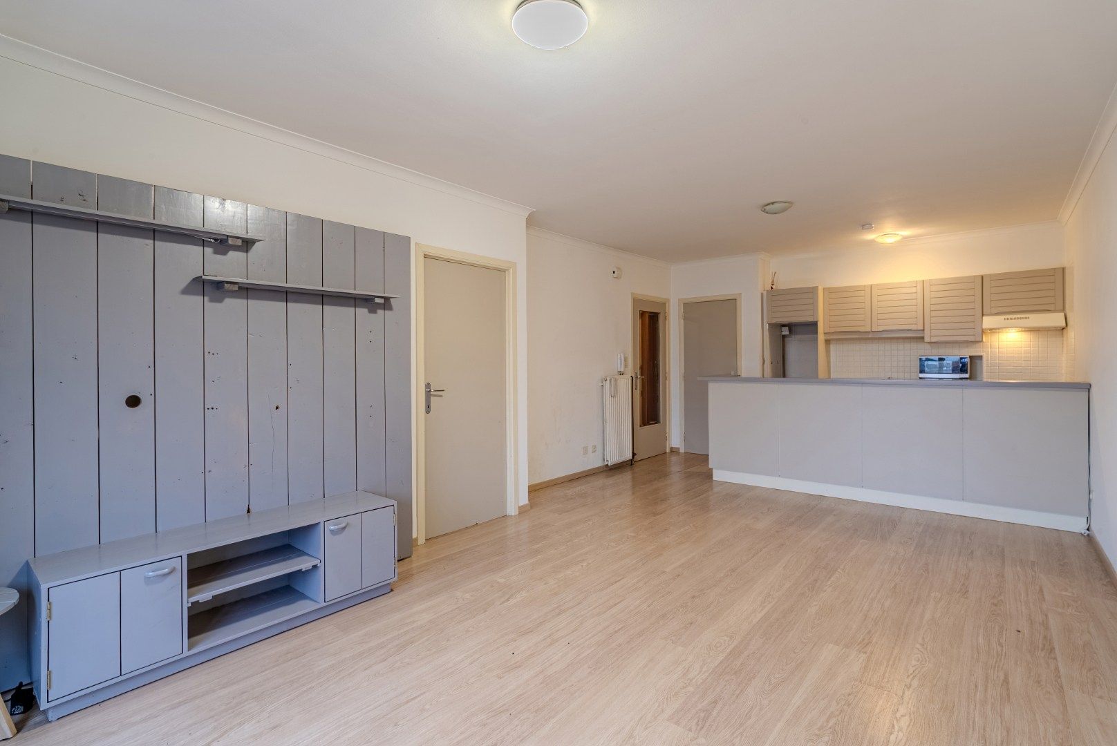 Lichtrijk appartement inclusief private garage foto 2