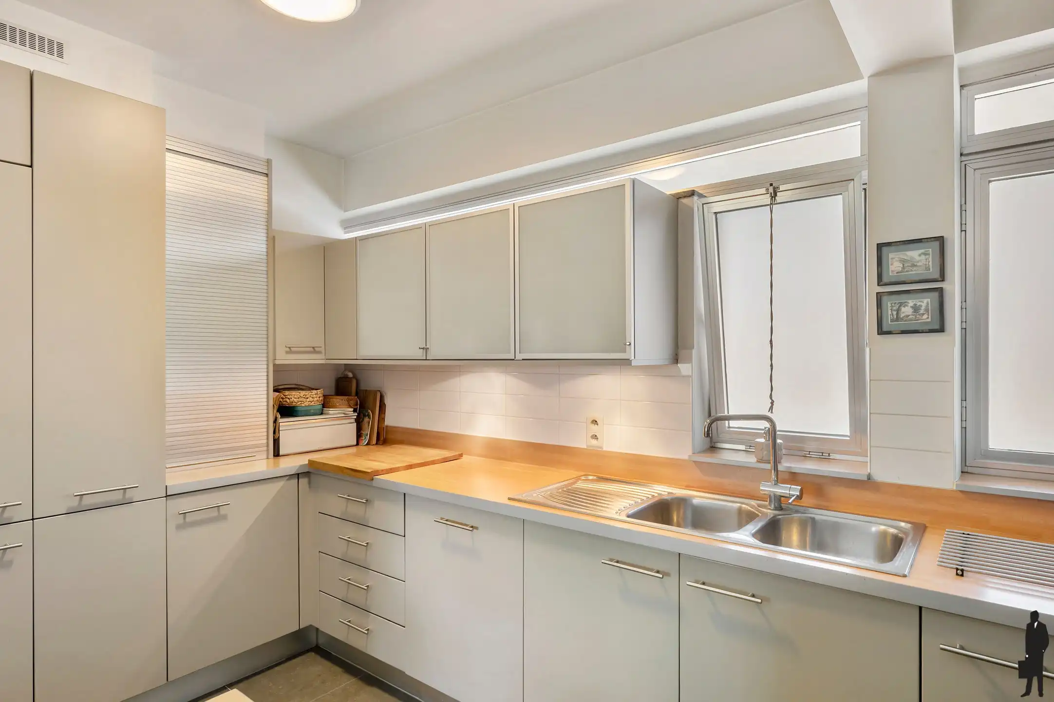 Dit lichtrijke en instapklare appartement combineert comfort, ruimte en een warme uitstraling op een uitstekende ligging. foto 12