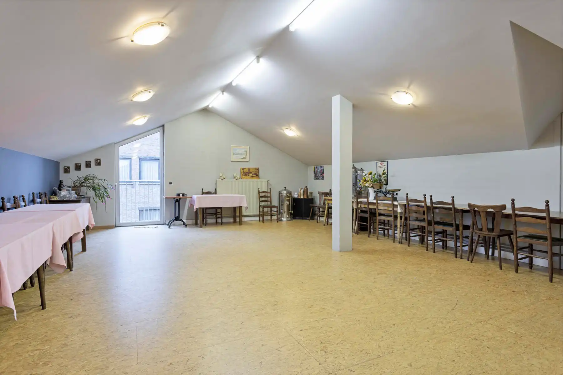 Ruim handelspand + 2 vakantiewoningen. foto 12