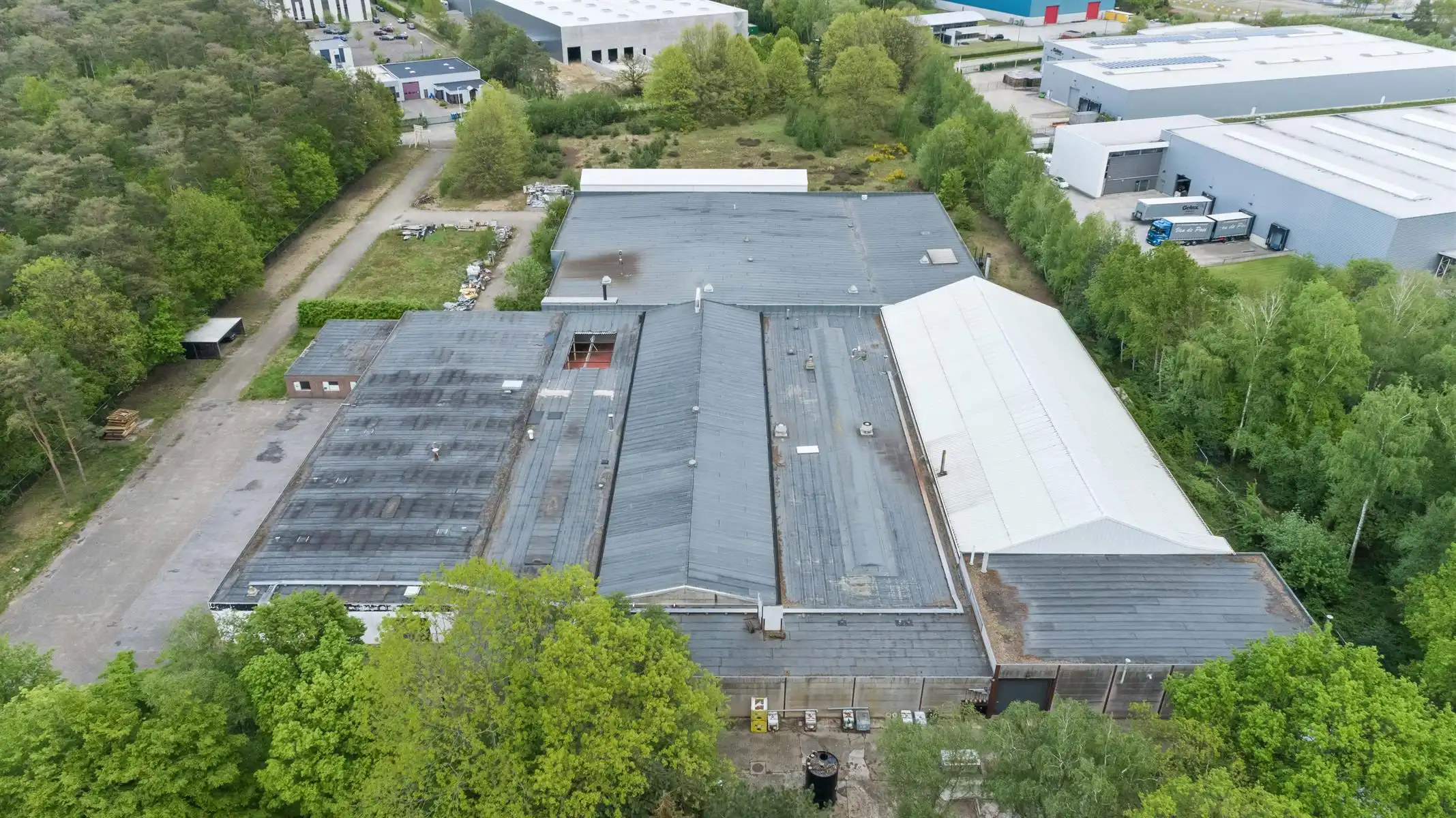 Industriegrond circa 25500 m² met bedrijfsgebouw en loods foto 14