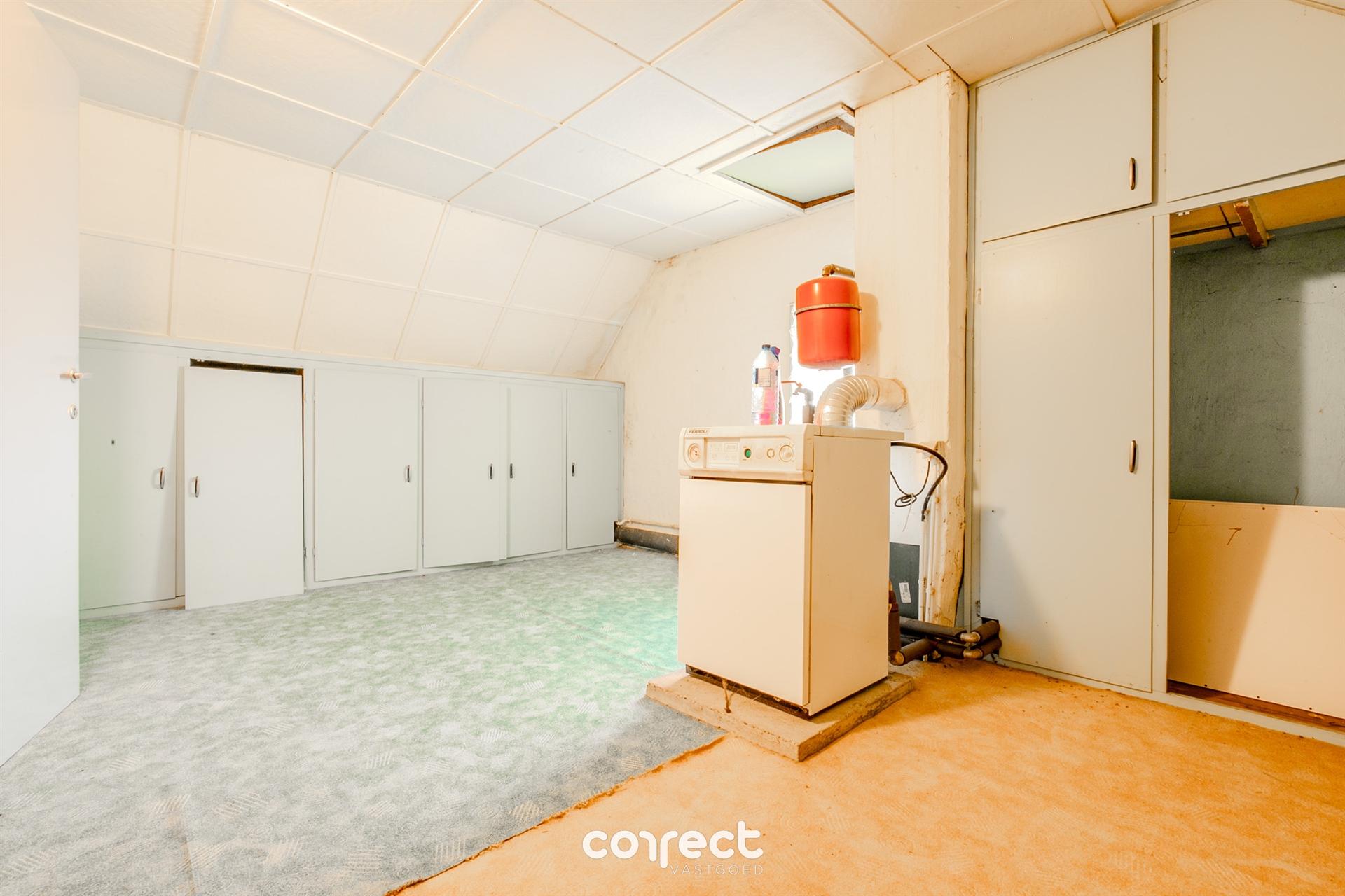 Renovatieproject op ruim perceel in Sint-Michiels foto 13