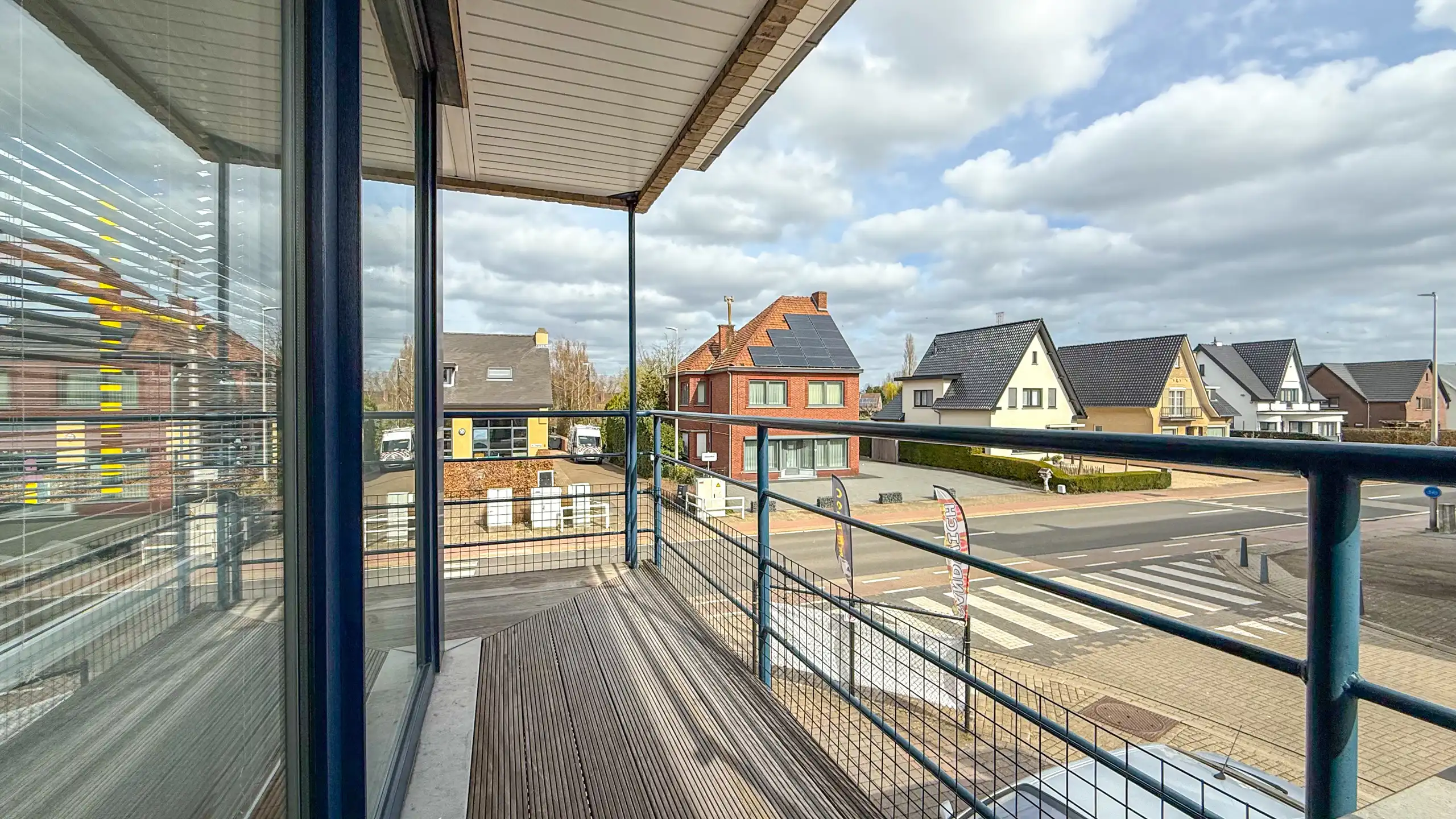 Zeer ruim appartement met 4 slaapkamers en parking in Tuilt! foto 17