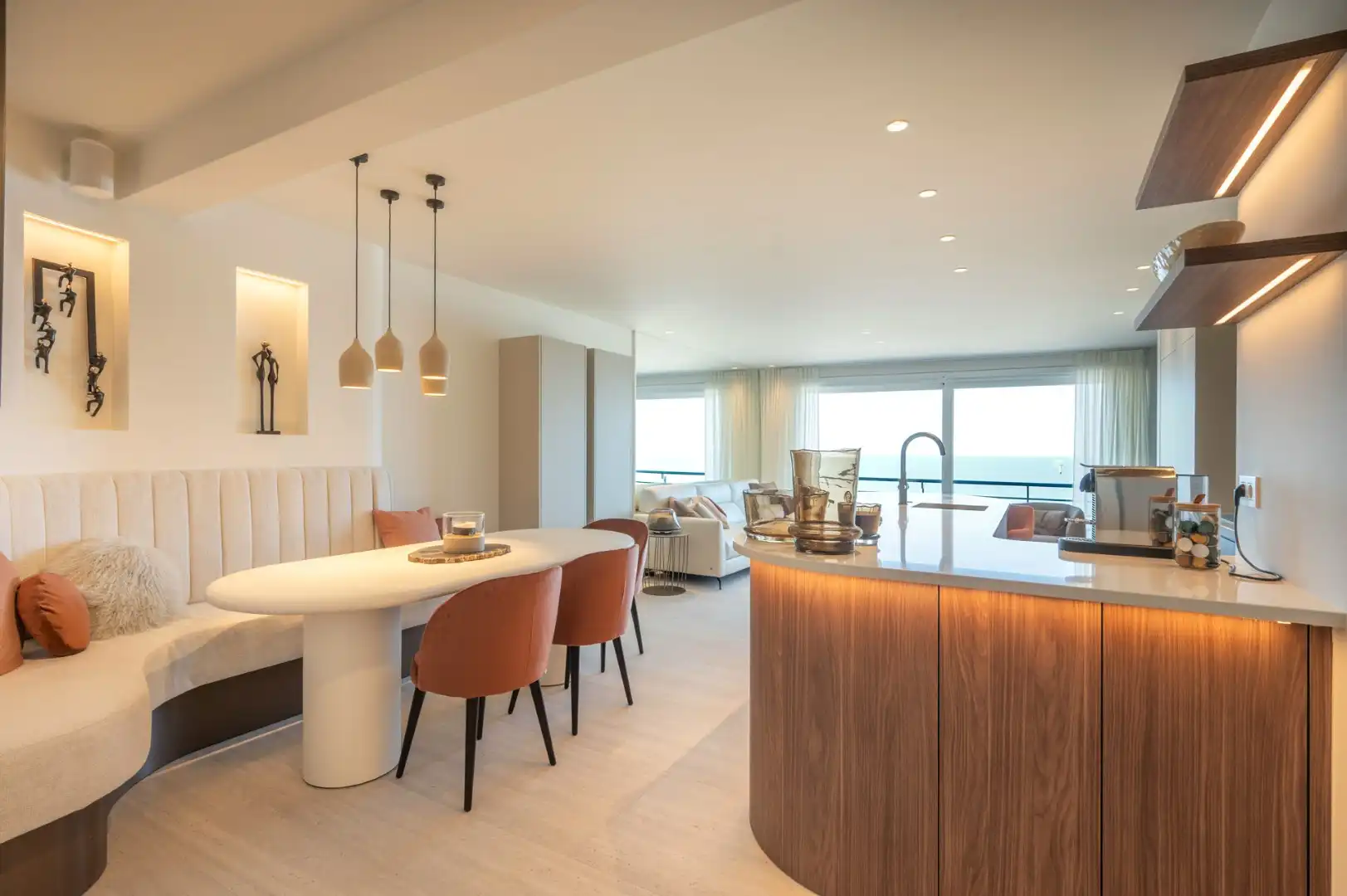 Zeedijk Zoute: Fenomenaal en frontaal zeezicht vanop een totaal gerenoveerd appartement  foto 6