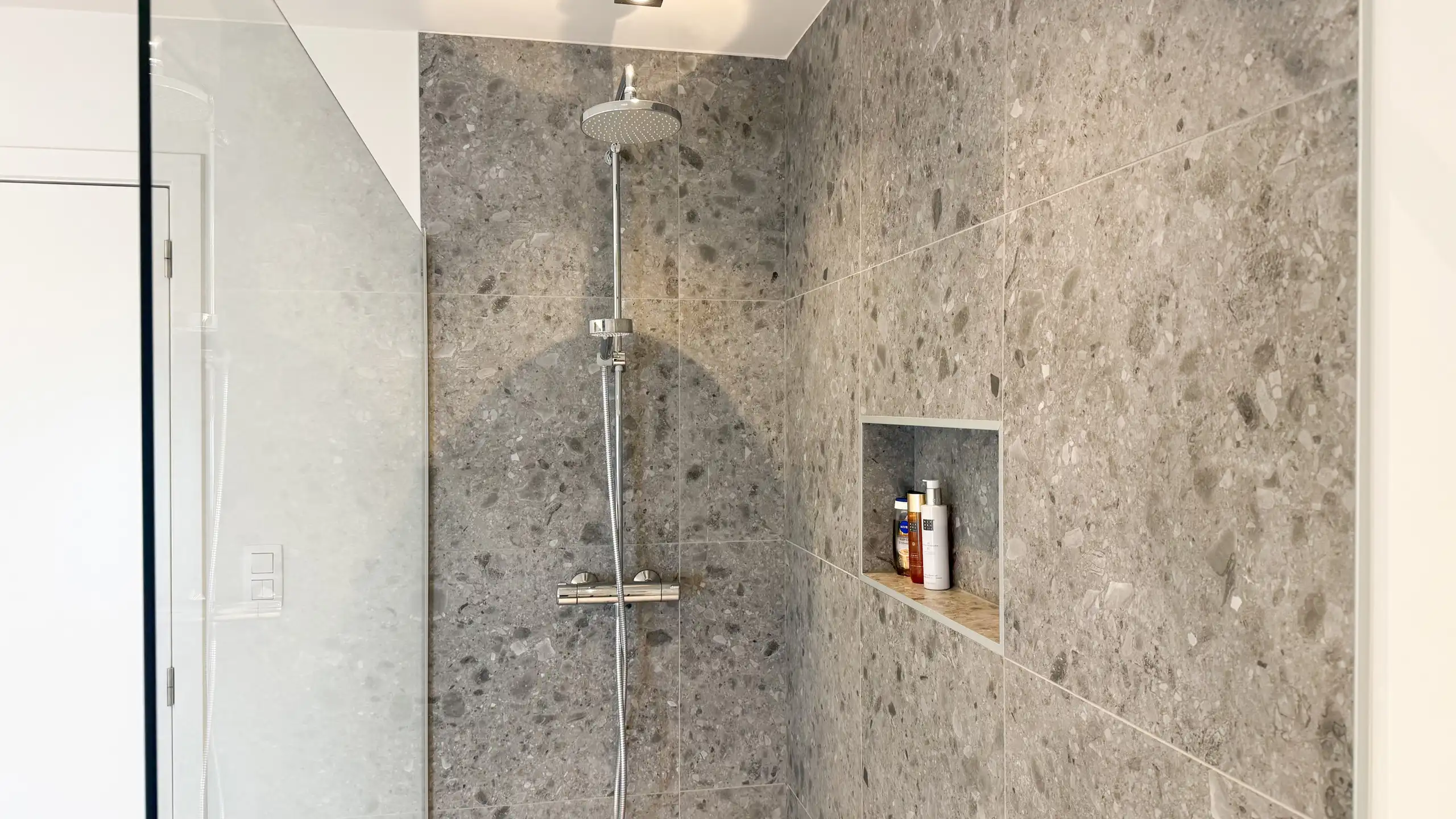 Luxueuze nieuwbouwwoning uit 2023 met E-peil 13 te Paal! foto 37