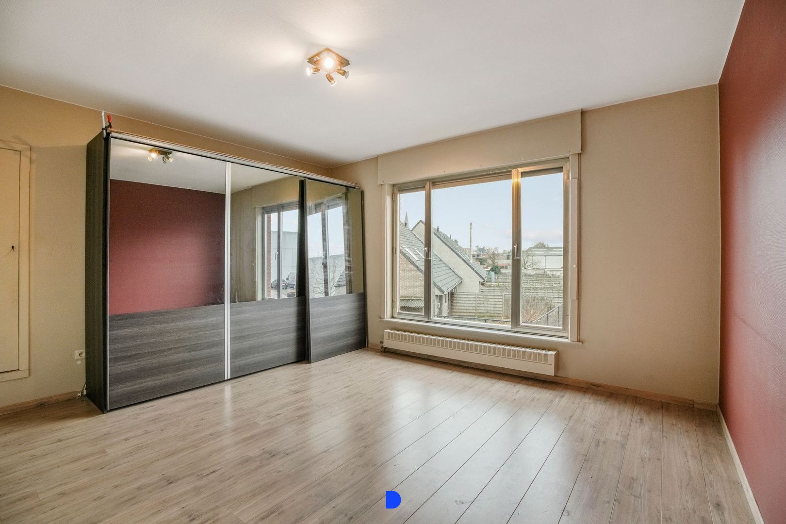 Handelspand met woonst op commerciële ligging. foto 24