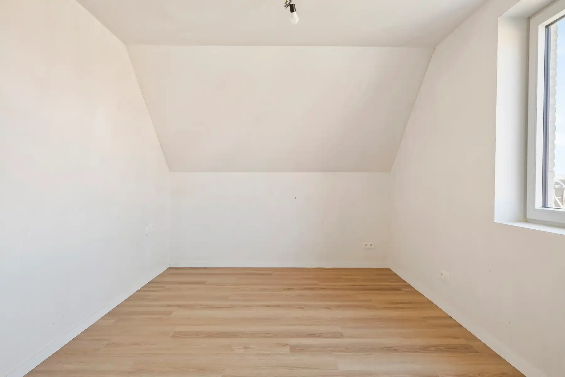 Ruime energiezuinige woning met open zicht te Gistel. foto 12