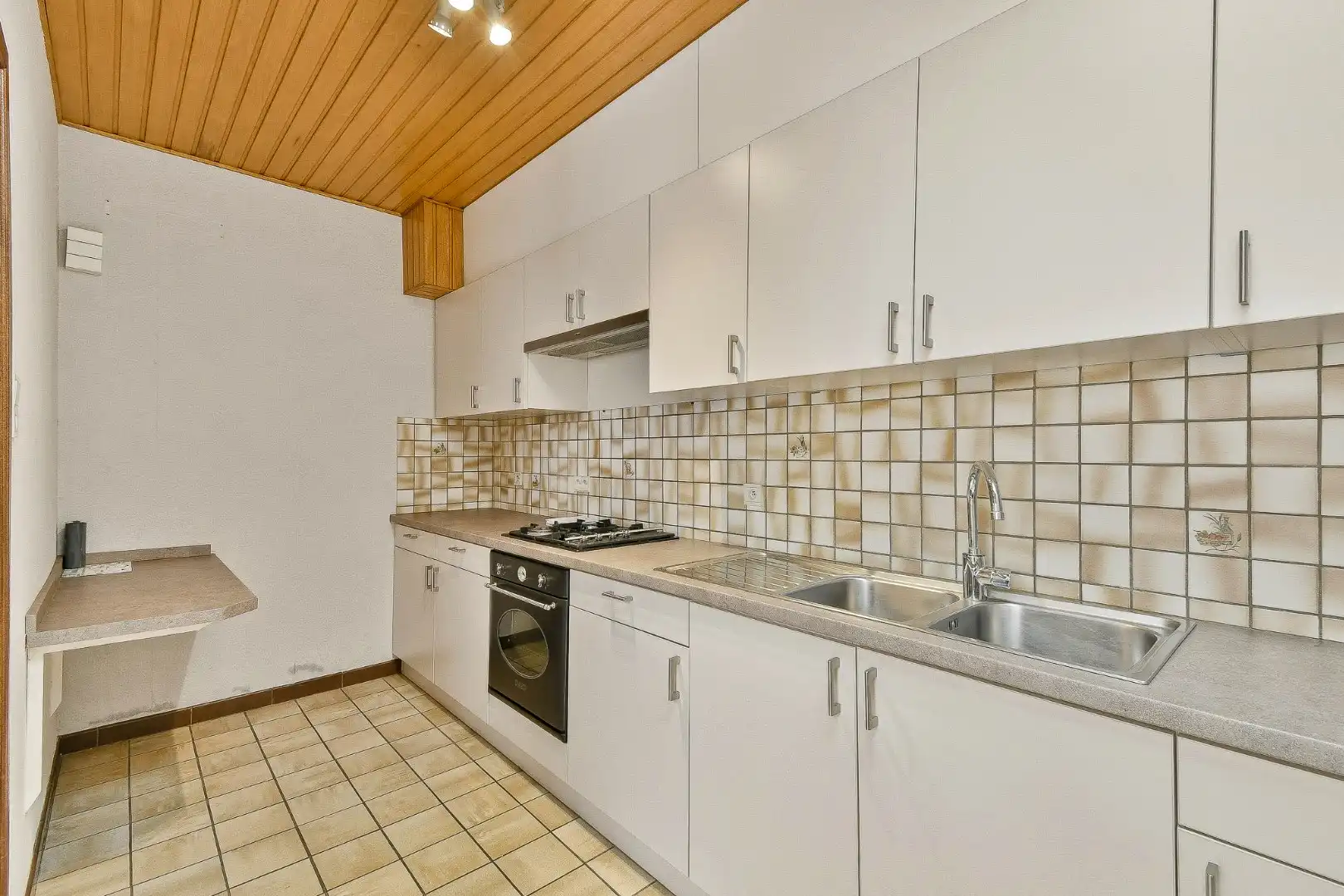 Rijwoning met veel potentieel op centrale ligging foto 6