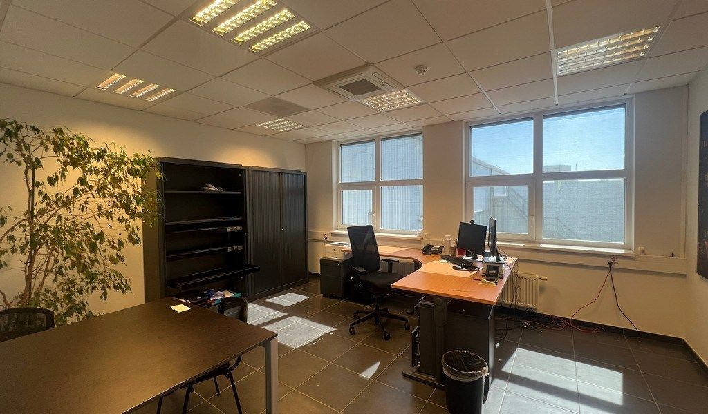 Logistiek bedrijfspand te huur in de haven van Gent foto 21