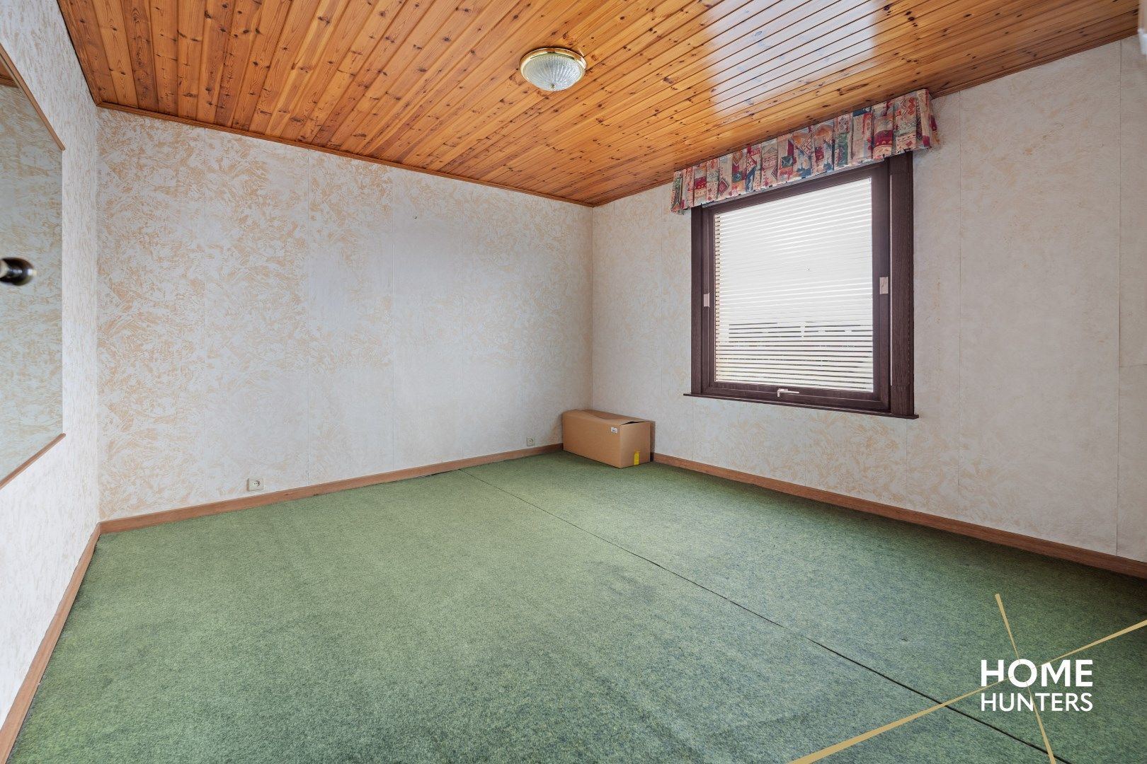 Woning met uitgestrekte tuin in de stadskern van Mesen foto 9