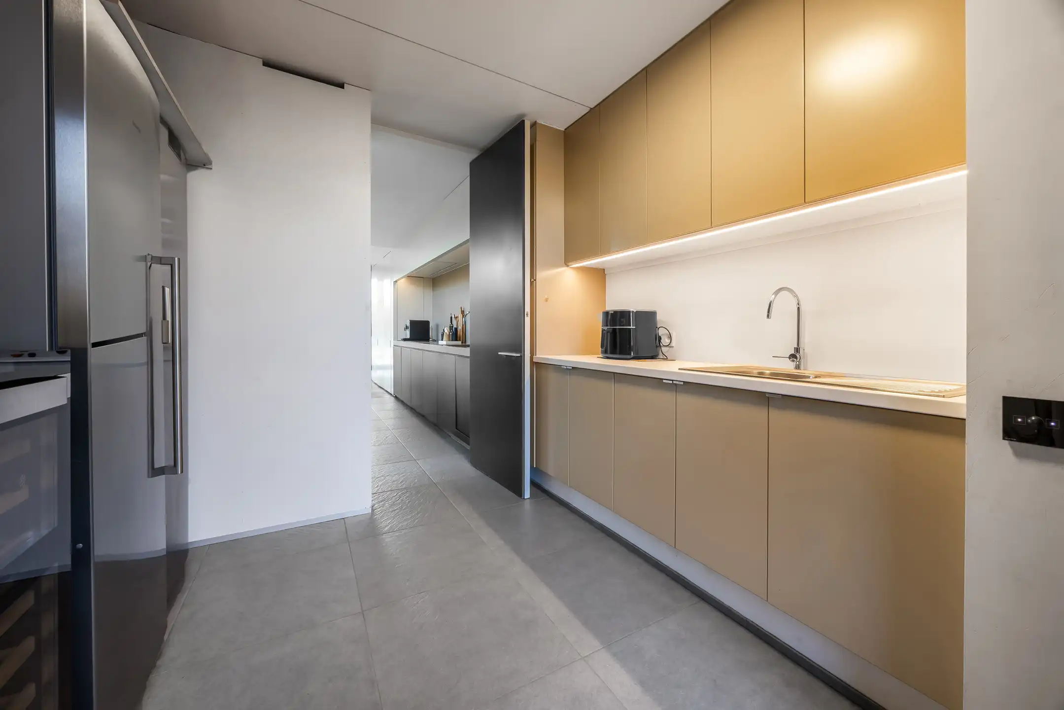 Luxueuze moderne villa met zwemvijver en prachtig poolhouse foto 25