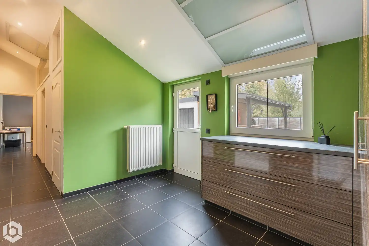Prachtige gerenoveerde ruime woning in een groen kader foto 4