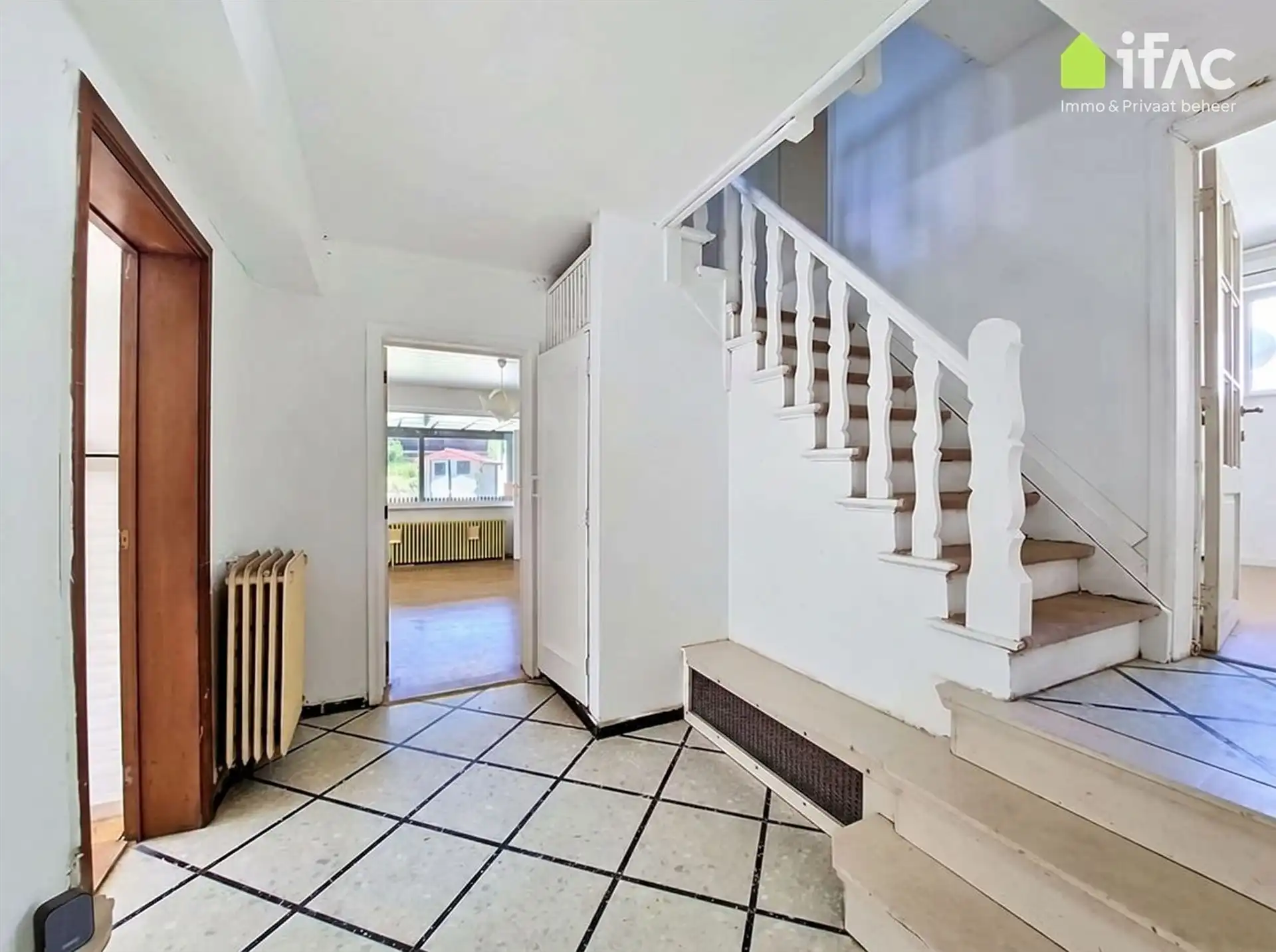 Prachtige te renoveren villa met ZW-gerichte tuin  foto 4