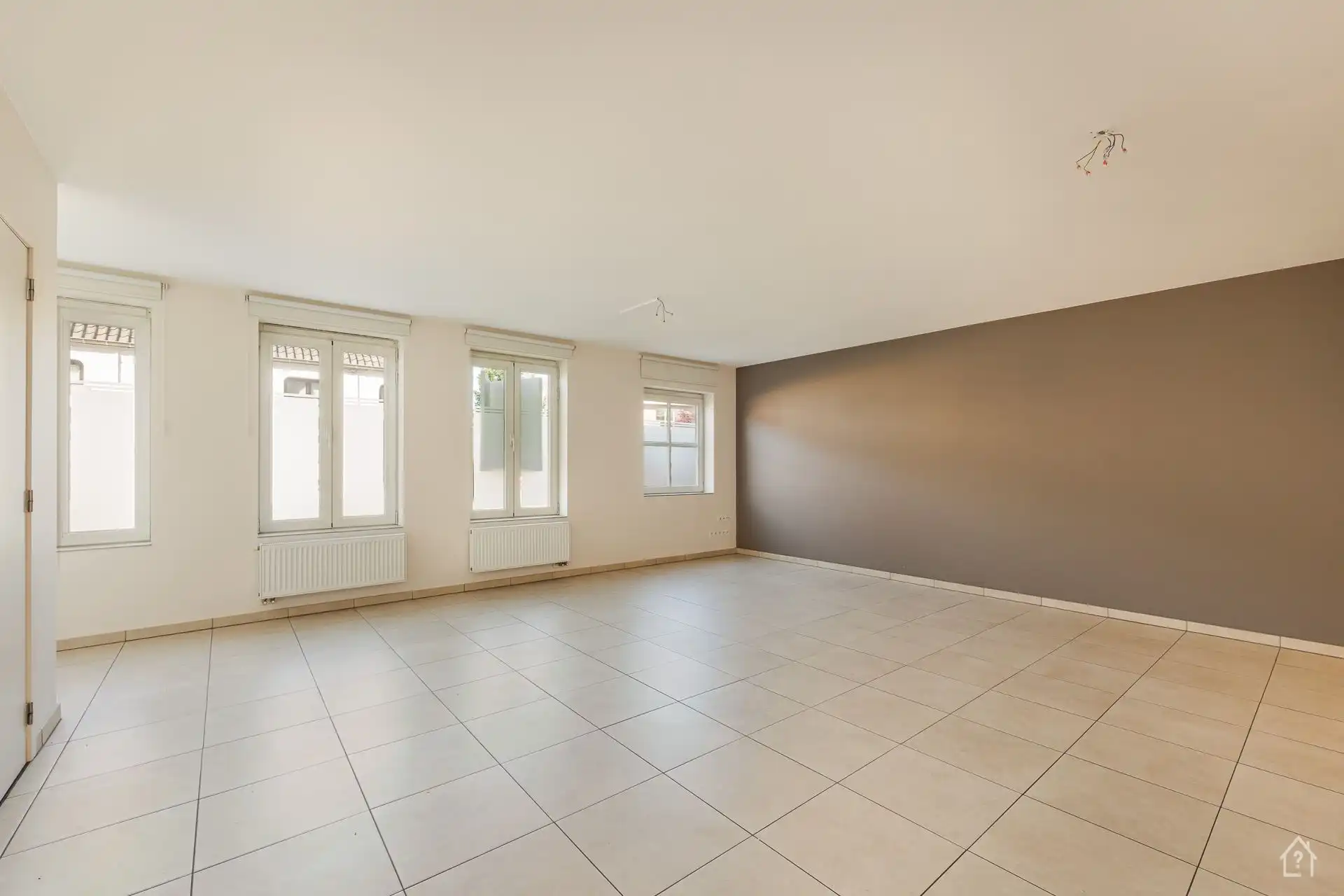 2 slaapkamer appartement met privatieve tuin en 2 parkings foto 3