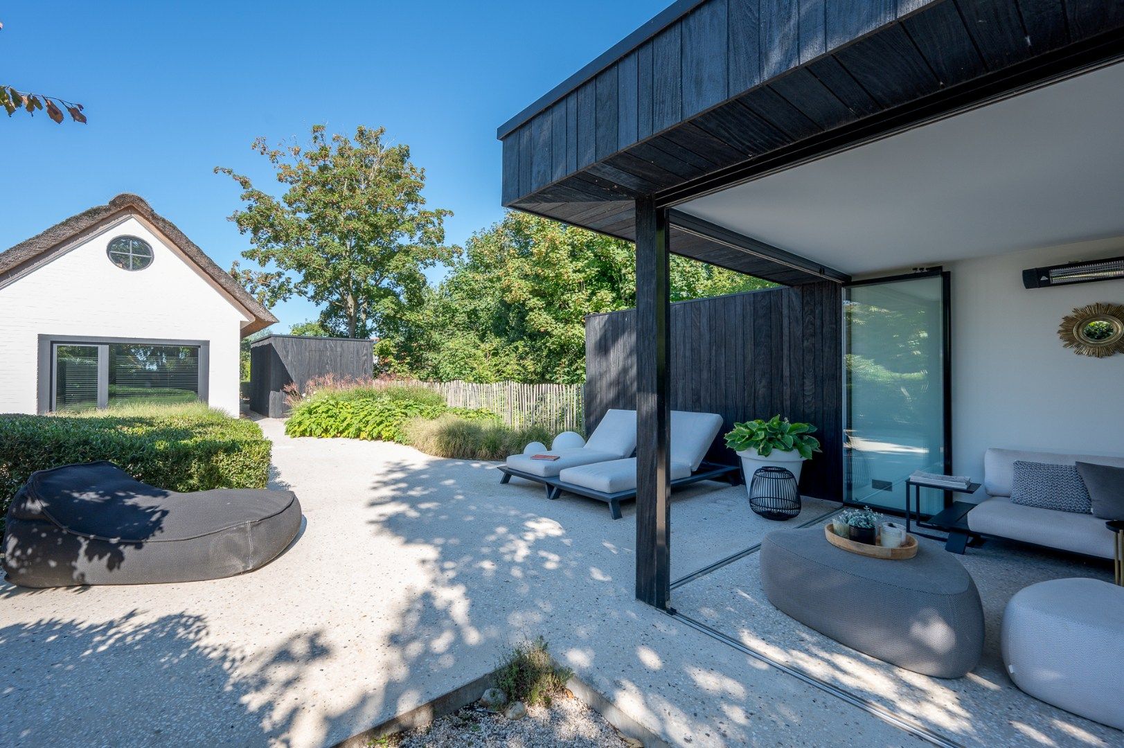 Charmante alleenstaande villa verscholen in een rustige laan te Knokke foto 3