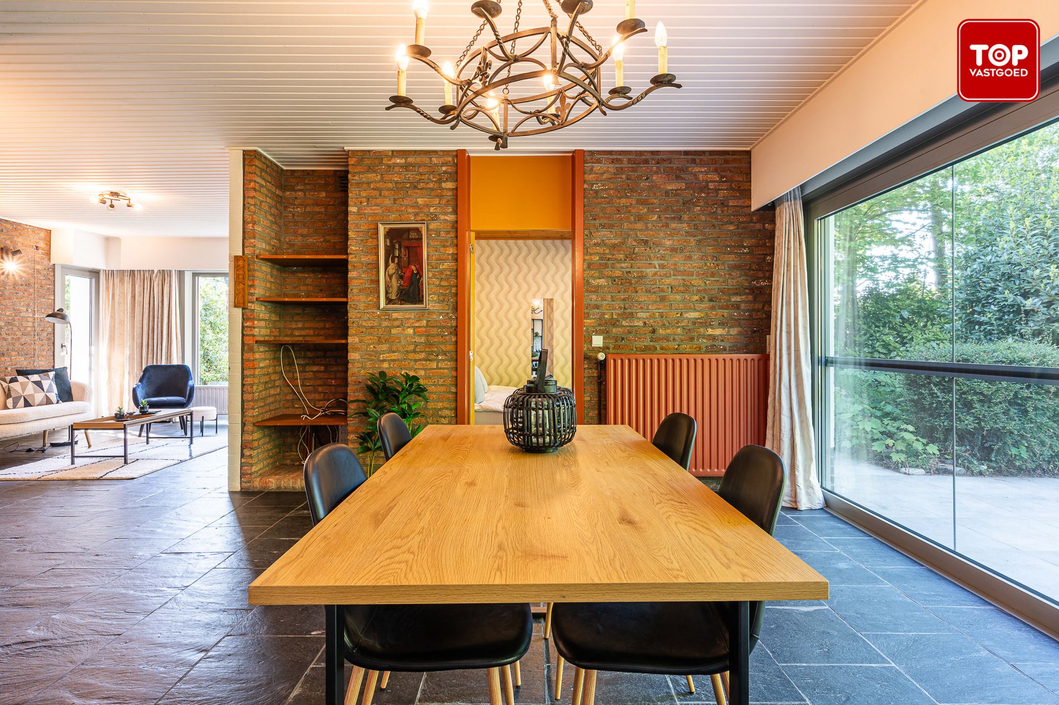 Ruime jaren zeventig villa in Mariakerke-Kolegem foto 12