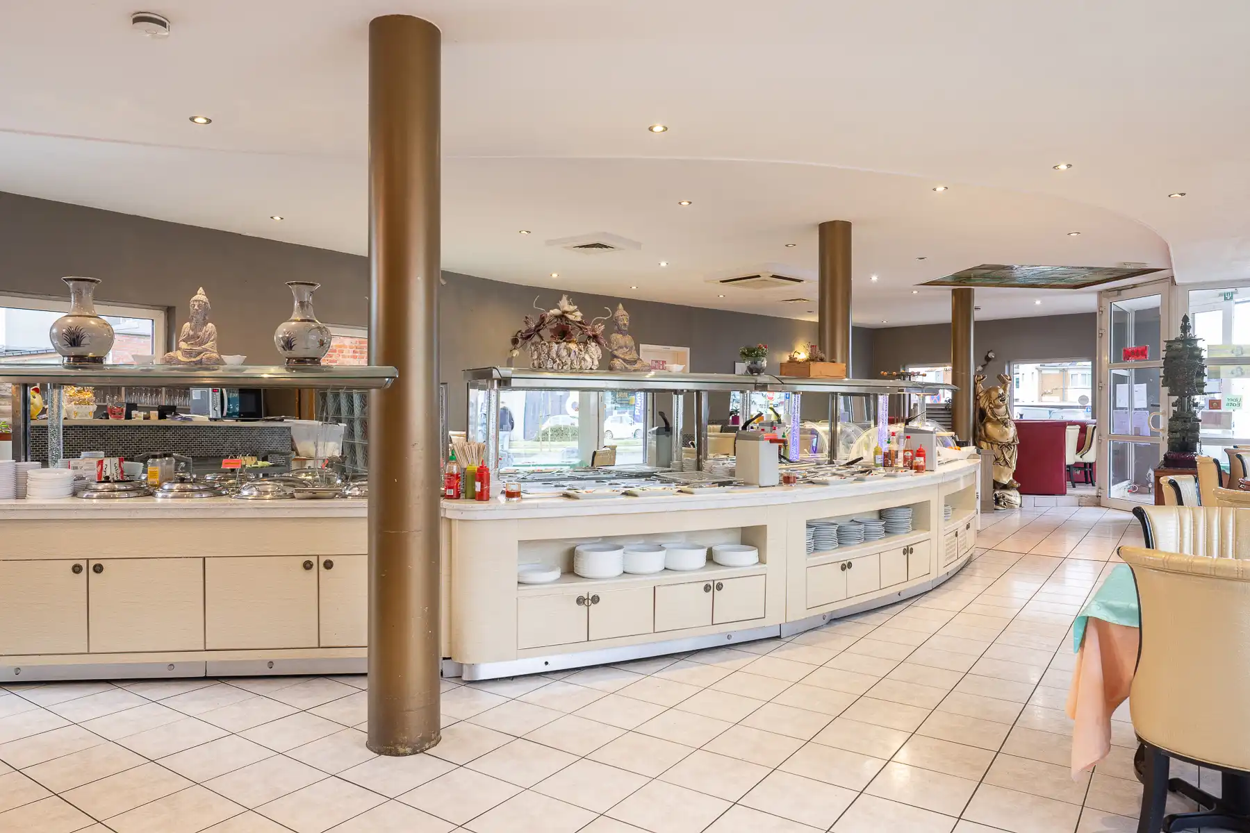 Ruim handelspand met appartement  foto 9