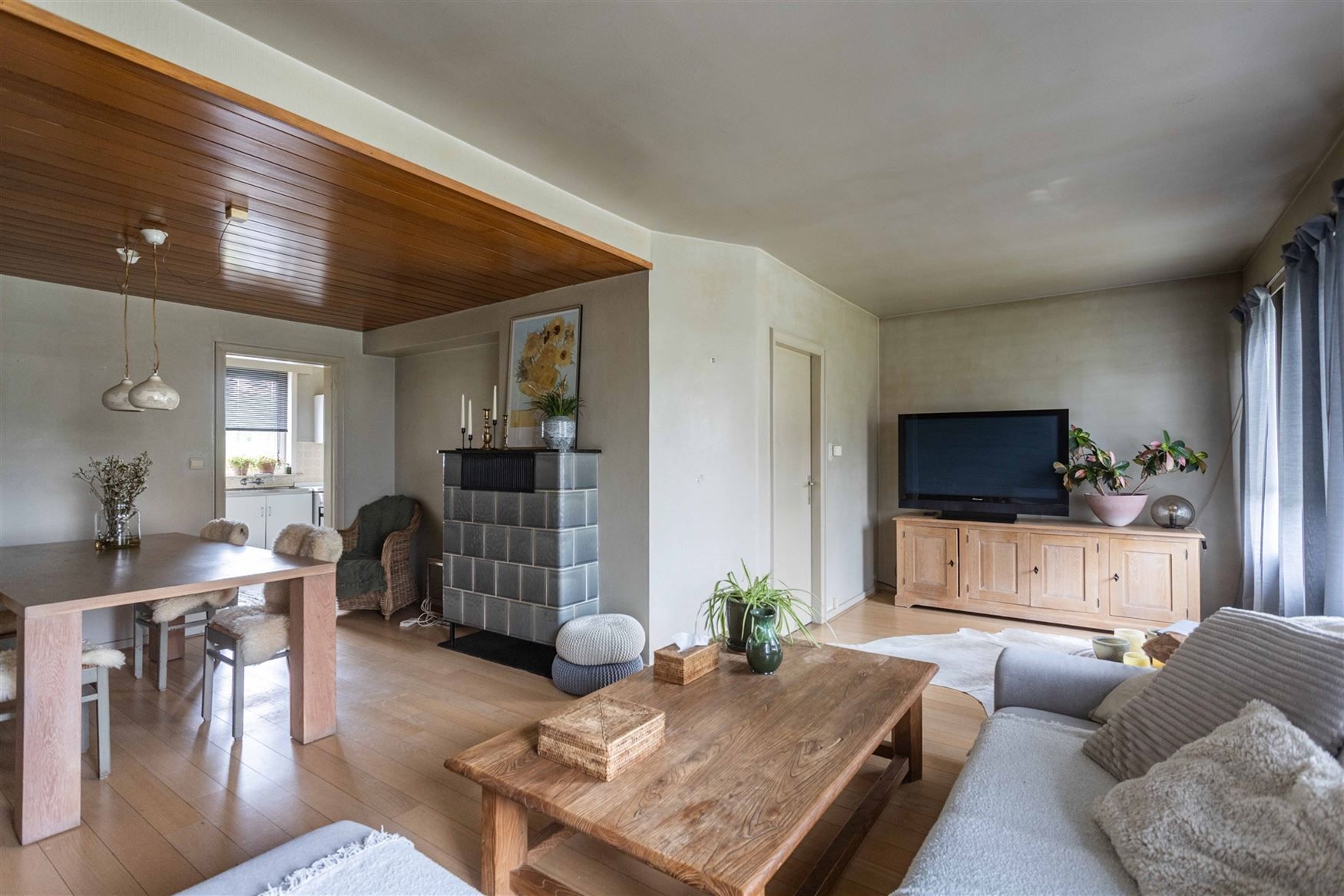 Charmante halfopen woning met tuin en garage te Drongen. foto 5