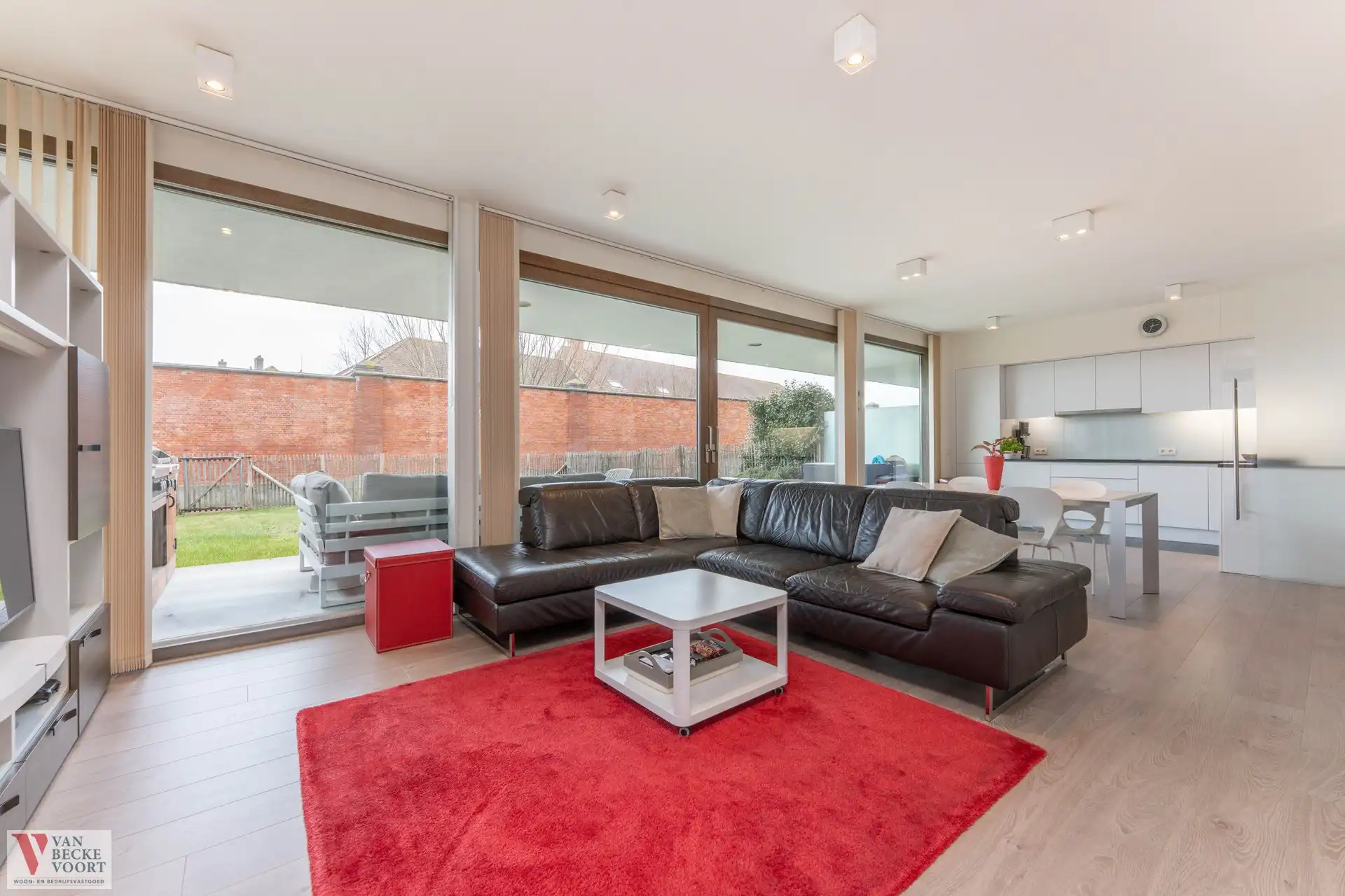 Gelijkvloers appartement op onevenaarbare locatie foto 4