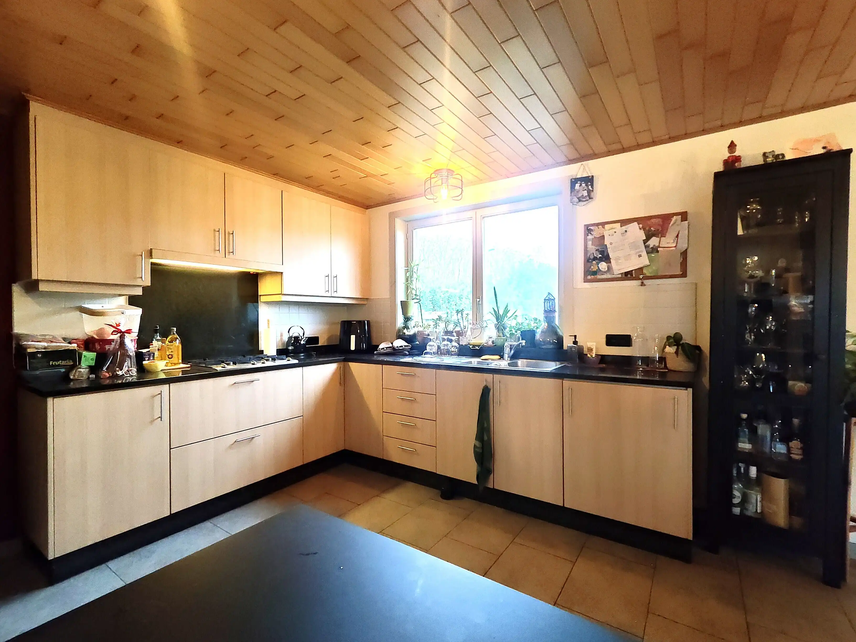 Degelijke villa (ca 654m²) te Jabbeke op de grens met Roksem/Oudenburg ! foto 5