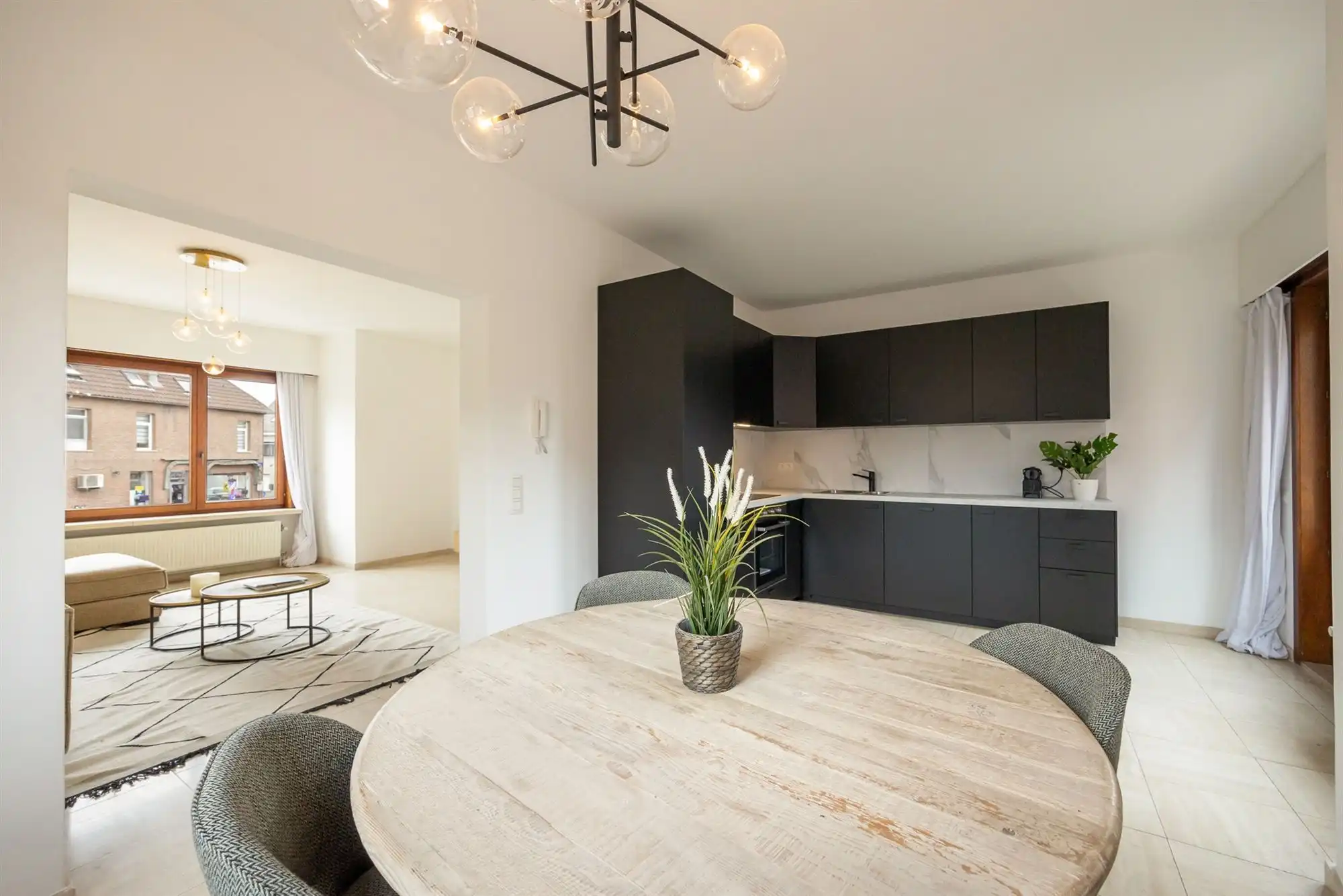 Gezinswoning woning met drie slaapkamers en tuin foto 6