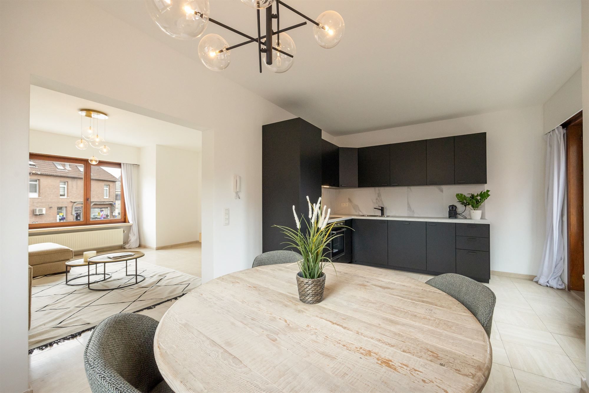 Gezinswoning woning met drie slaapkamers en tuin foto 6