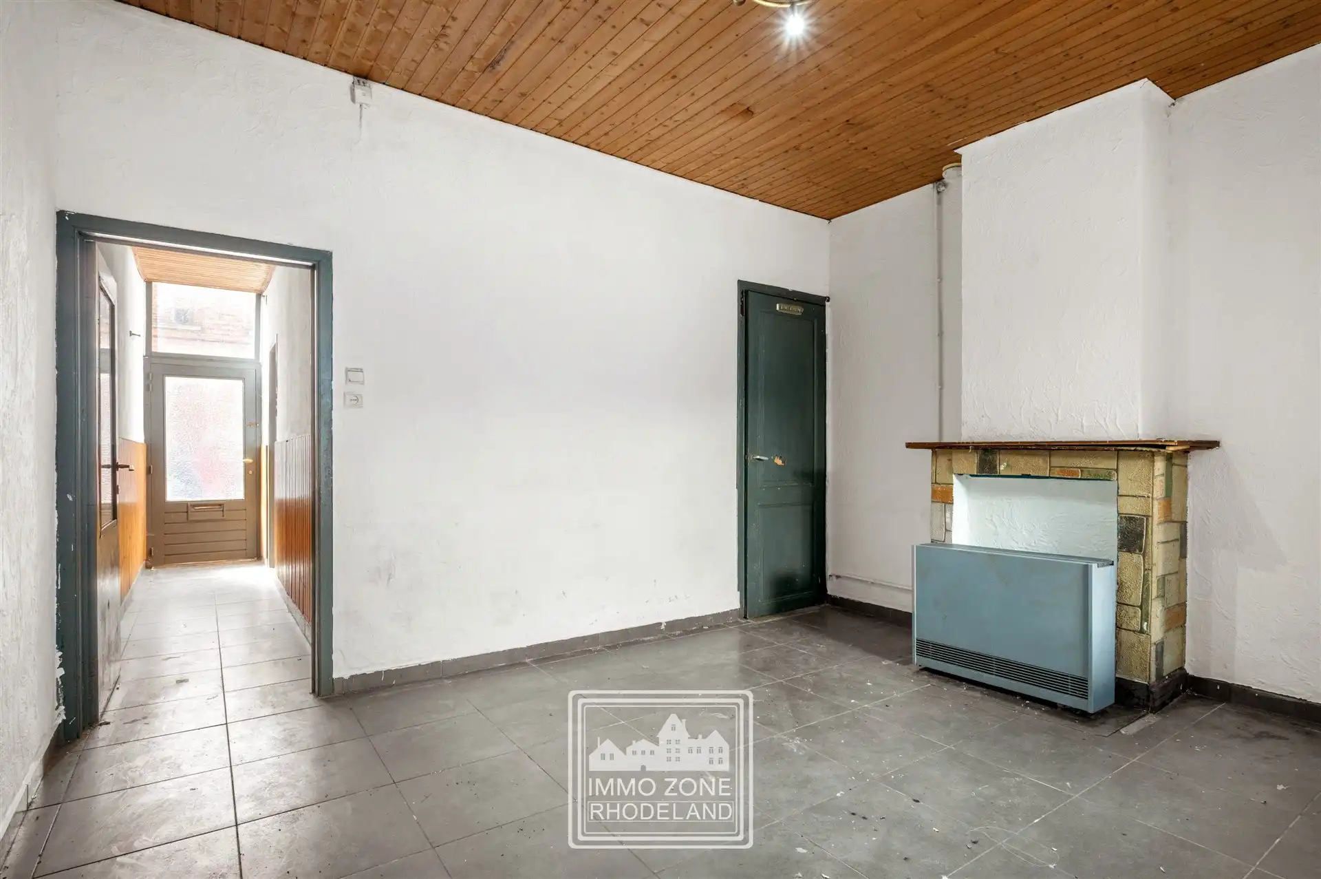 Gunstig gelegen te renoveren woning met veel potentieel foto 5
